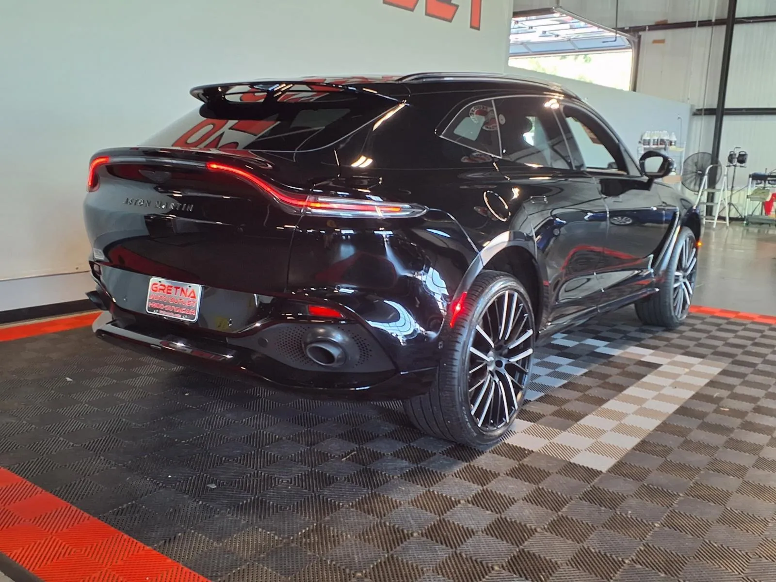 Aston Martin DBX photo 9