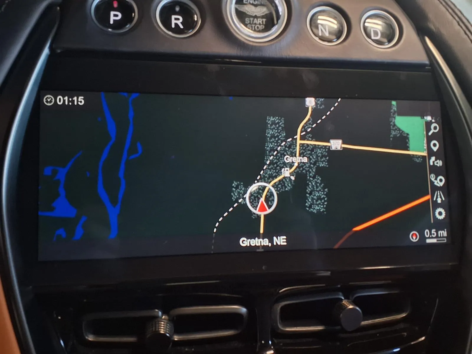 Aston Martin DBX photo 20