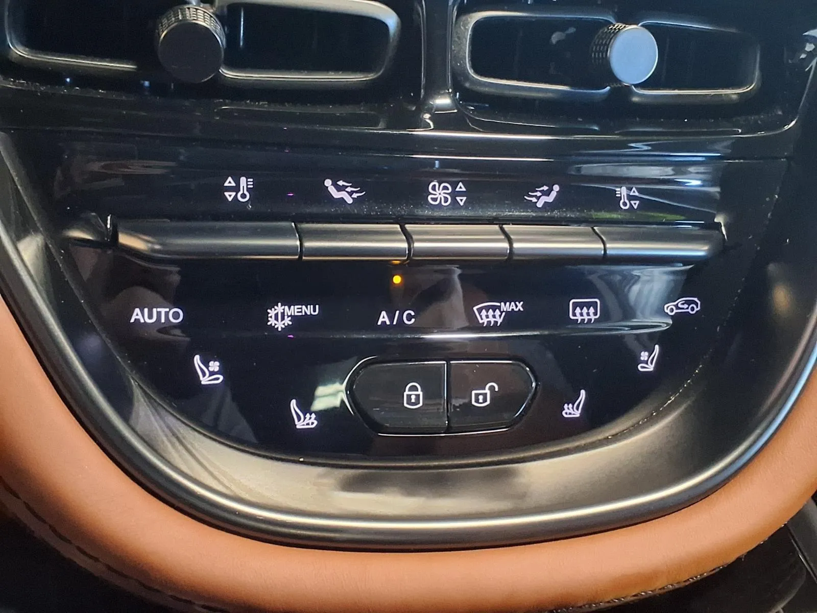Aston Martin DBX photo 22