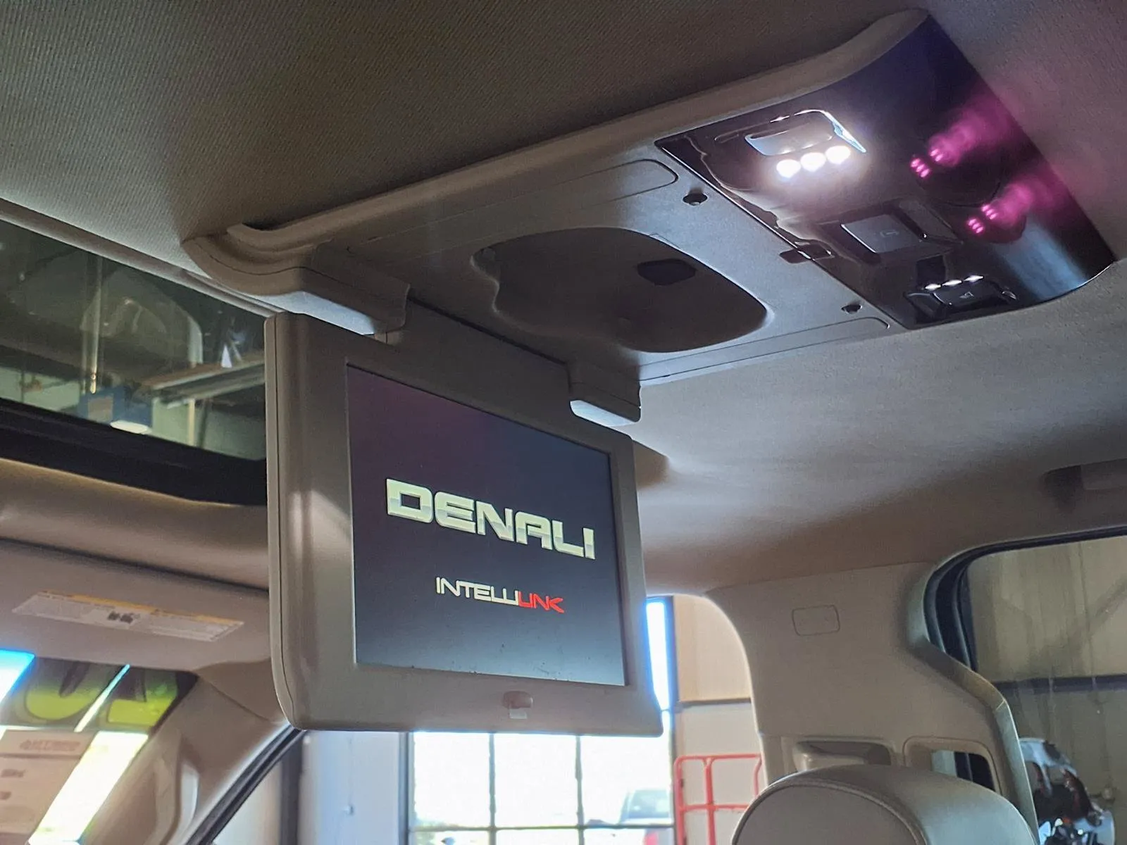 GMC Yukon XL photo 16