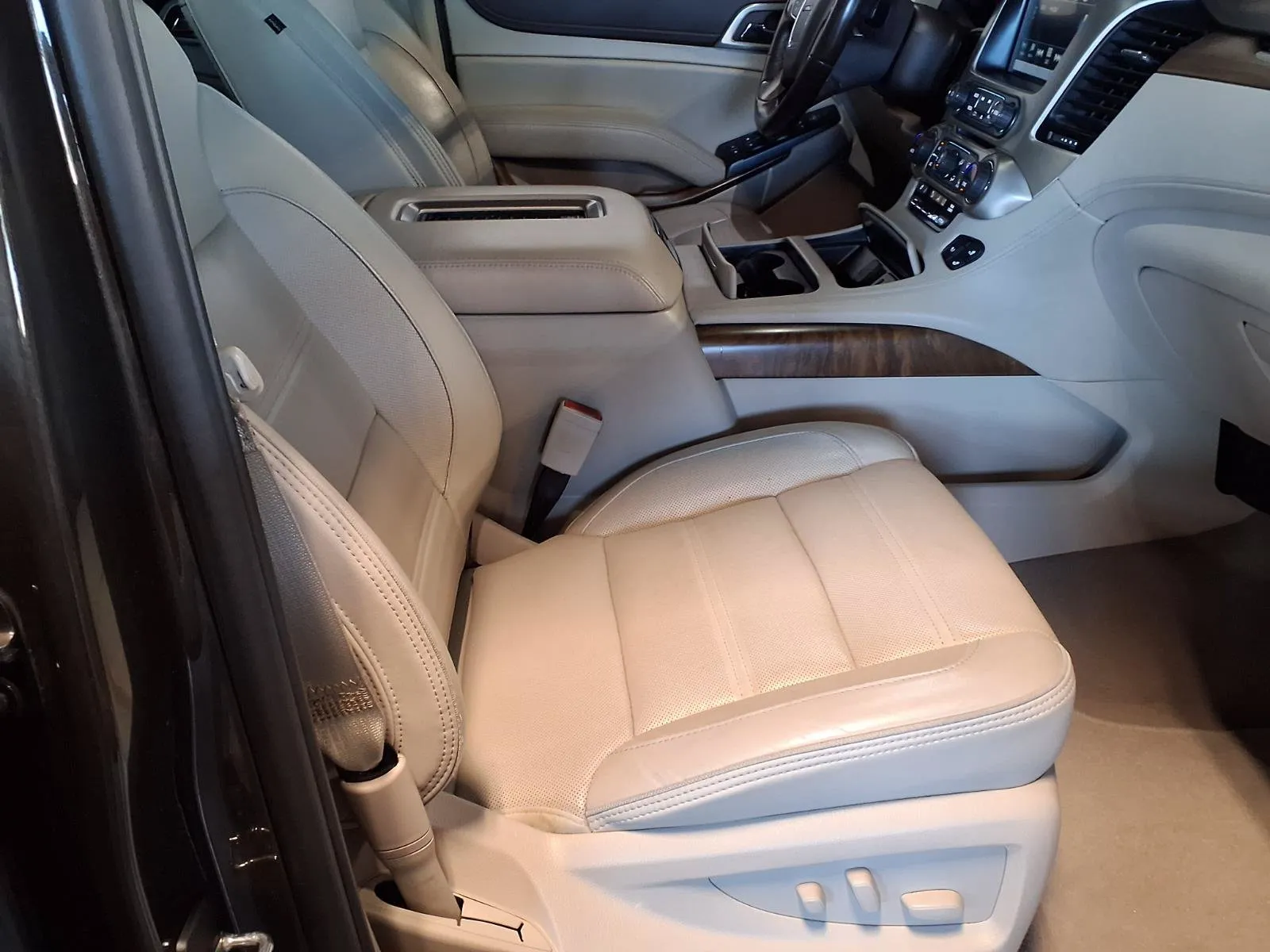 GMC Yukon XL photo 13