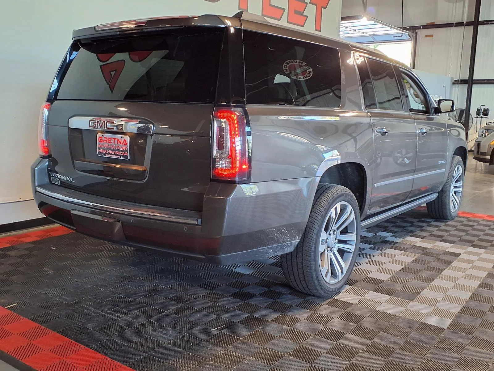 GMC Yukon XL photo 9