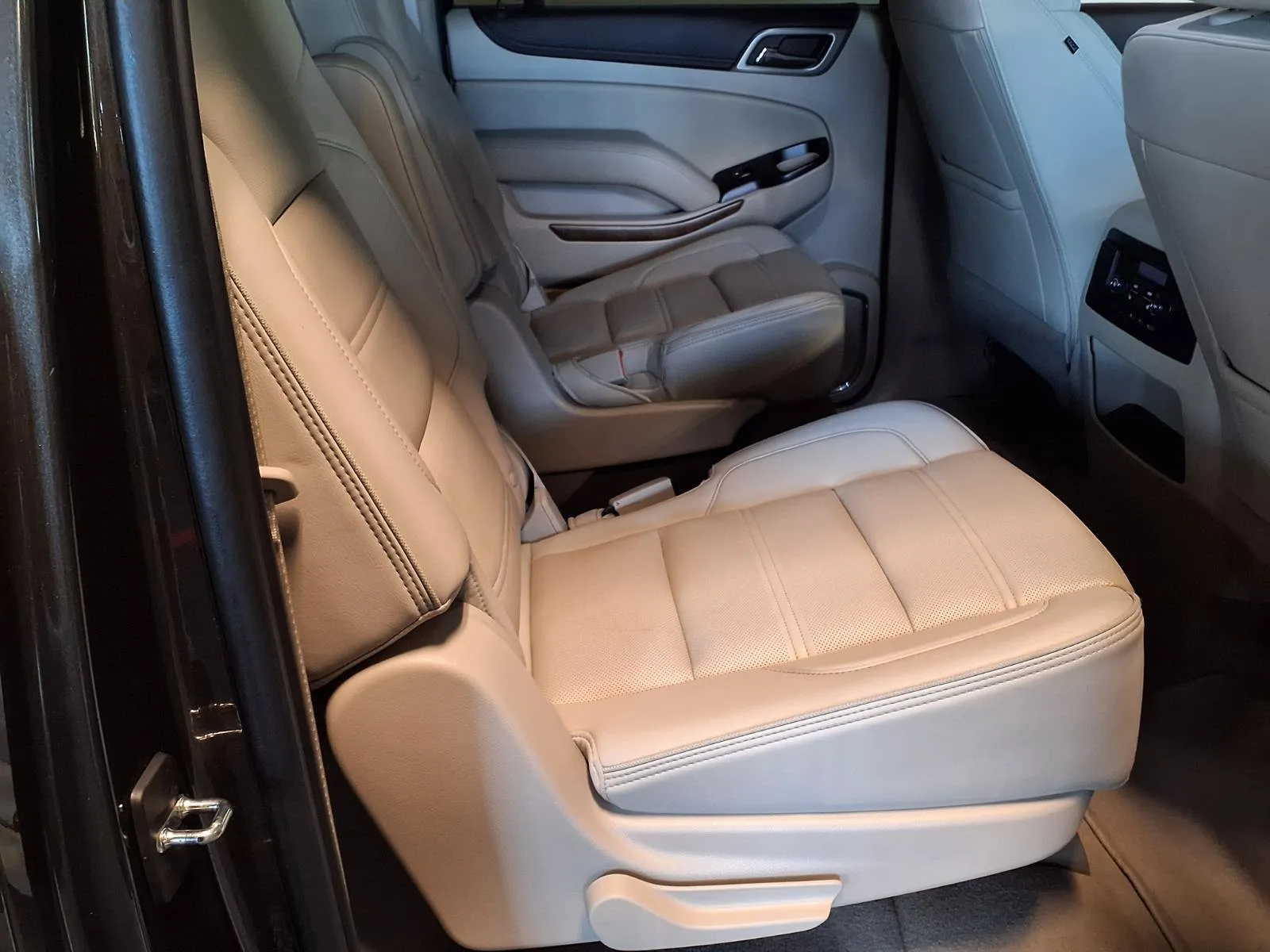 GMC Yukon XL photo 11