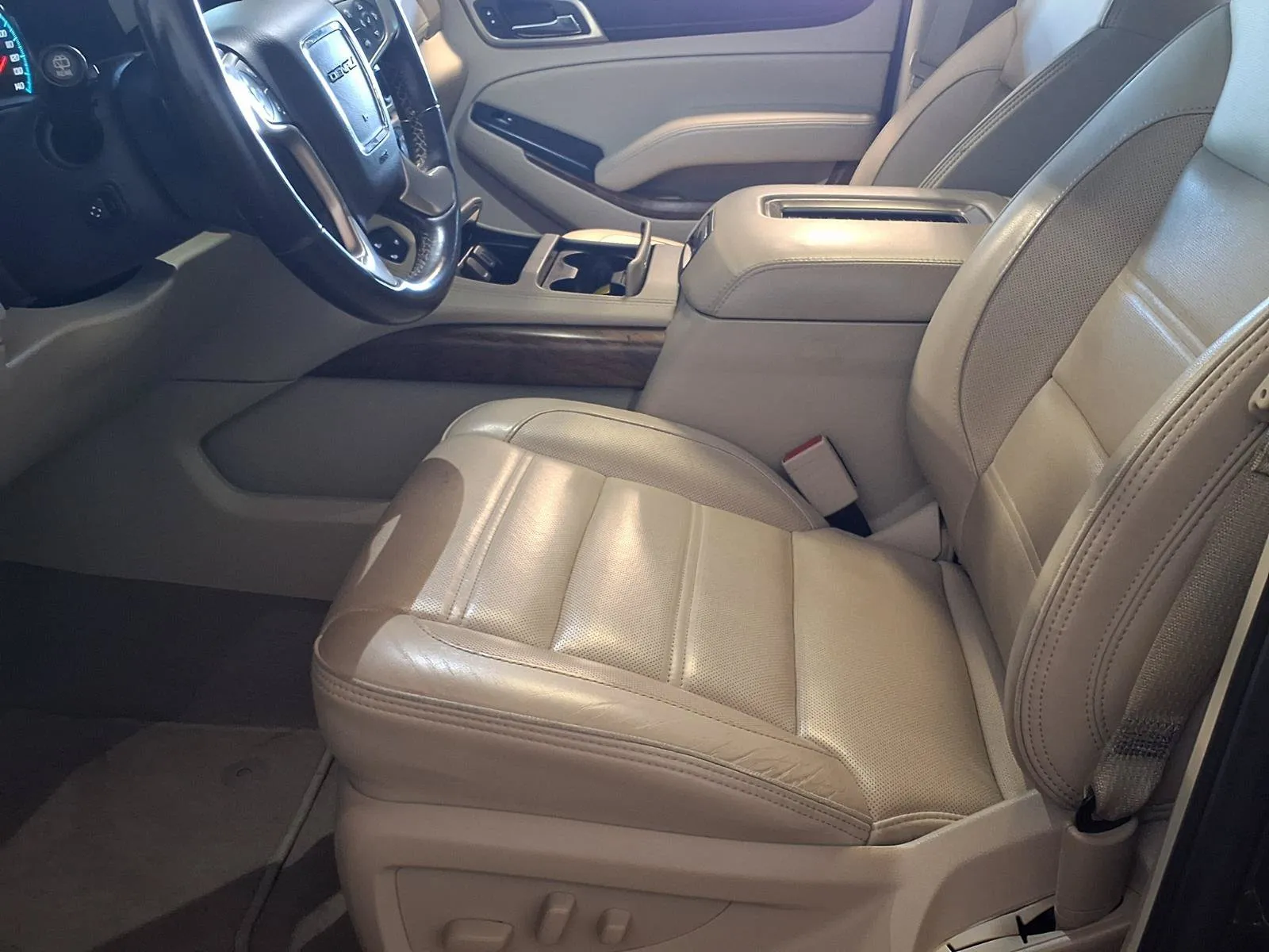 GMC Yukon XL photo 18