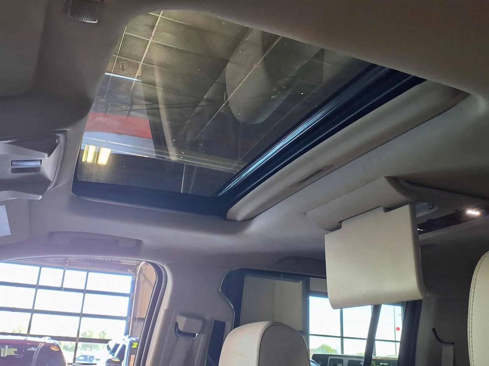 GMC Yukon XL photo 19