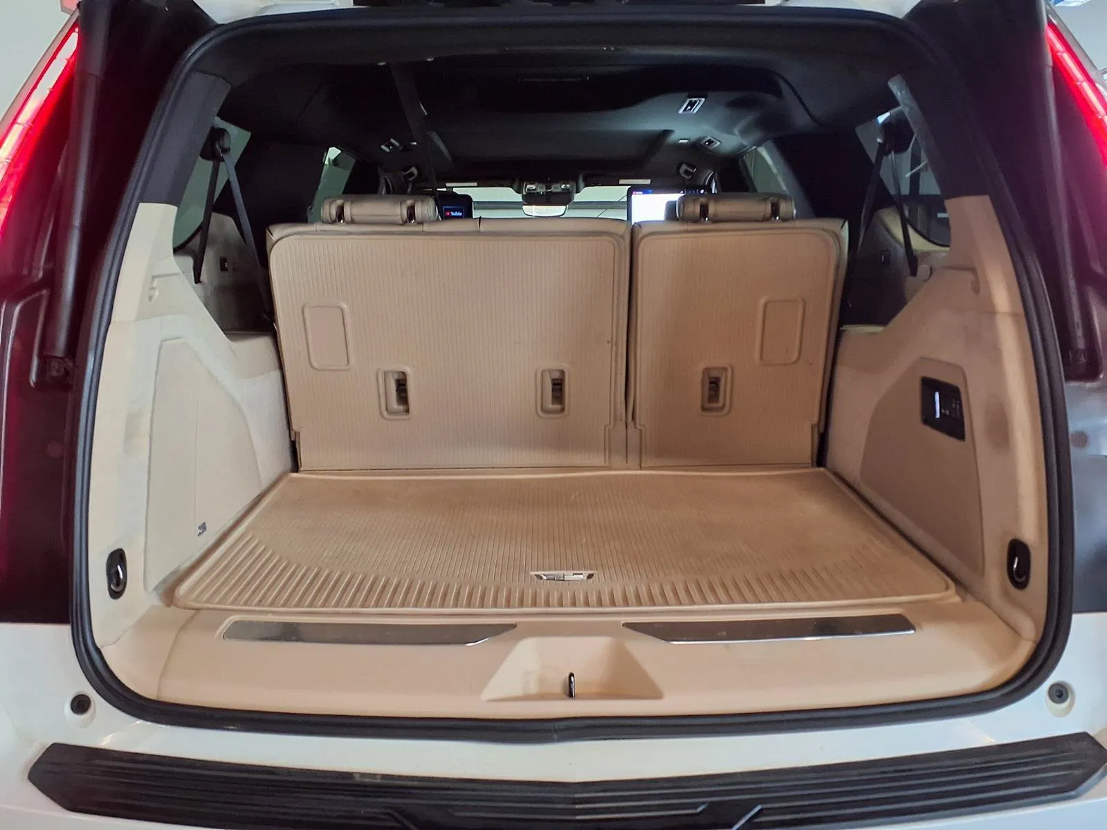 Cadillac Escalade ESV photo 7