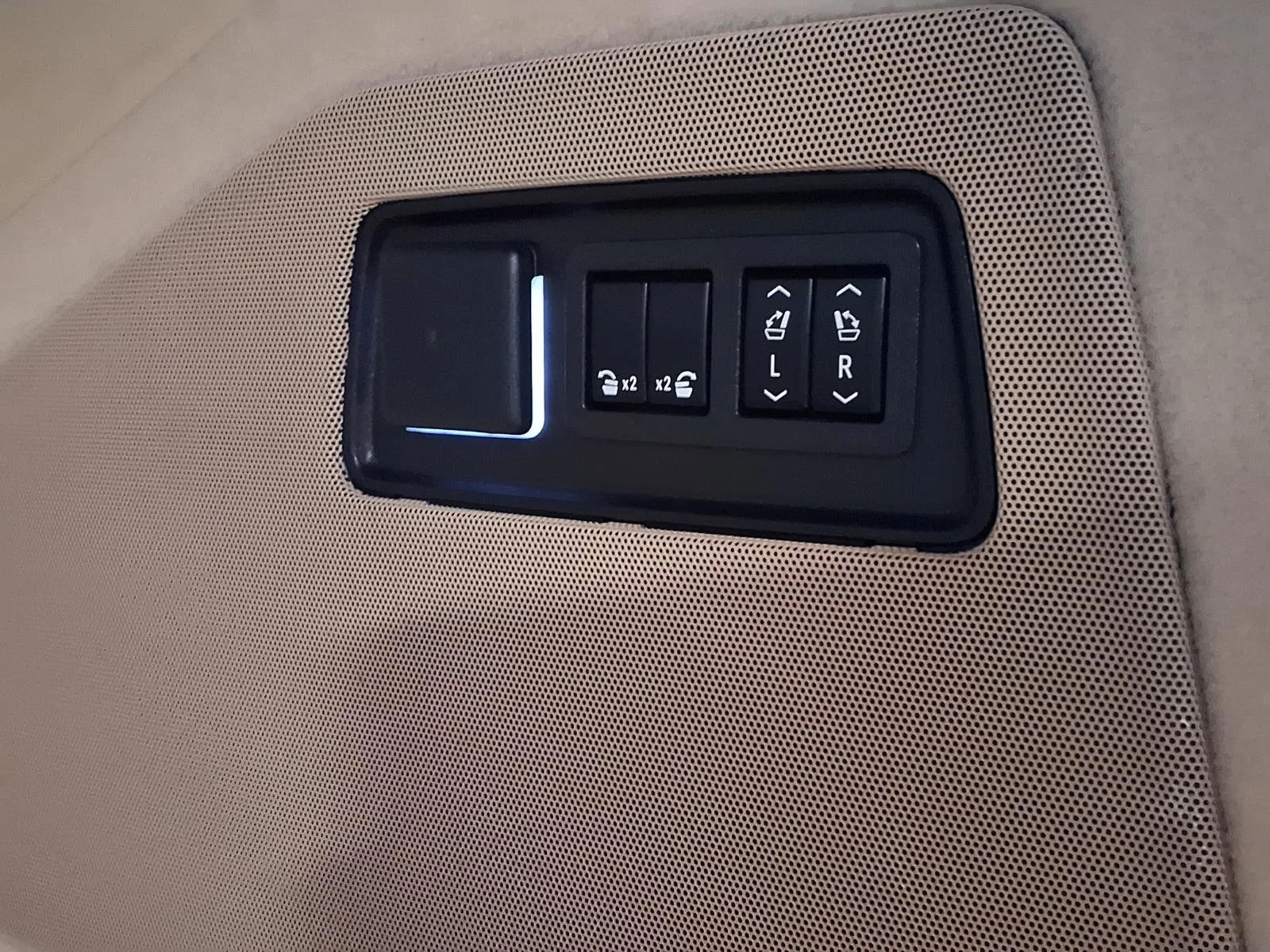 Cadillac Escalade ESV photo 8