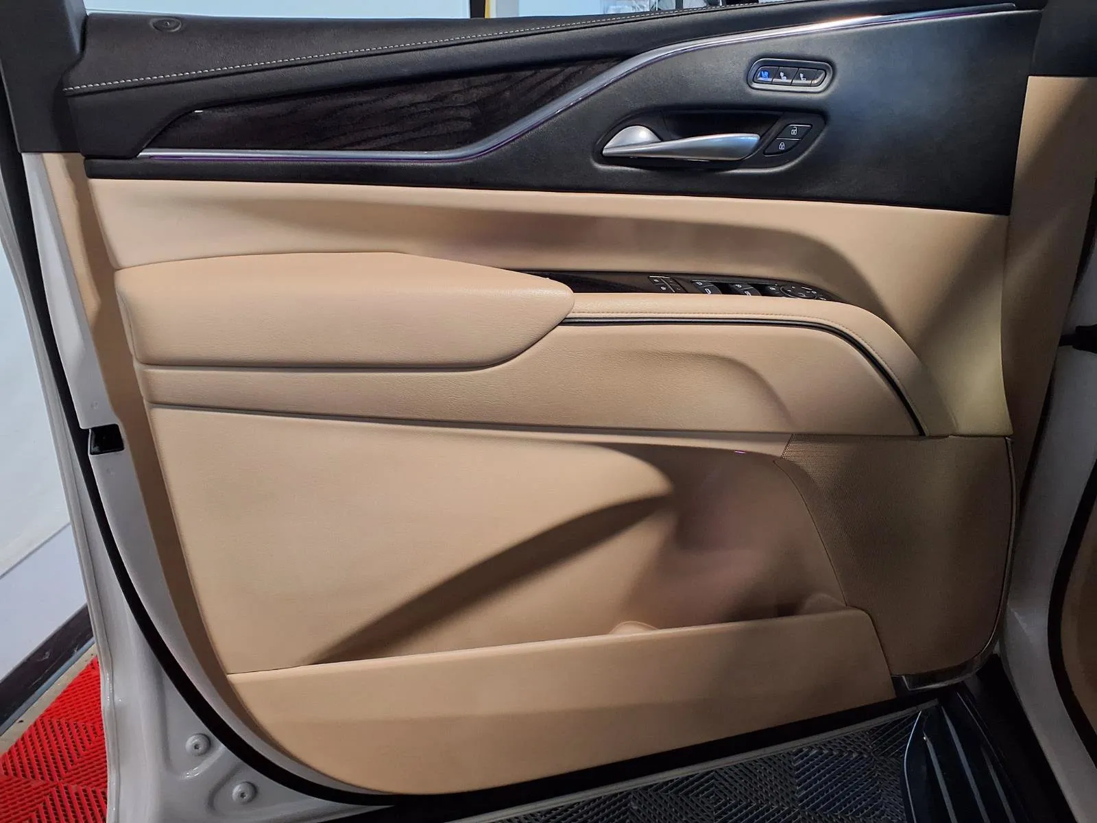 Cadillac Escalade ESV photo 18