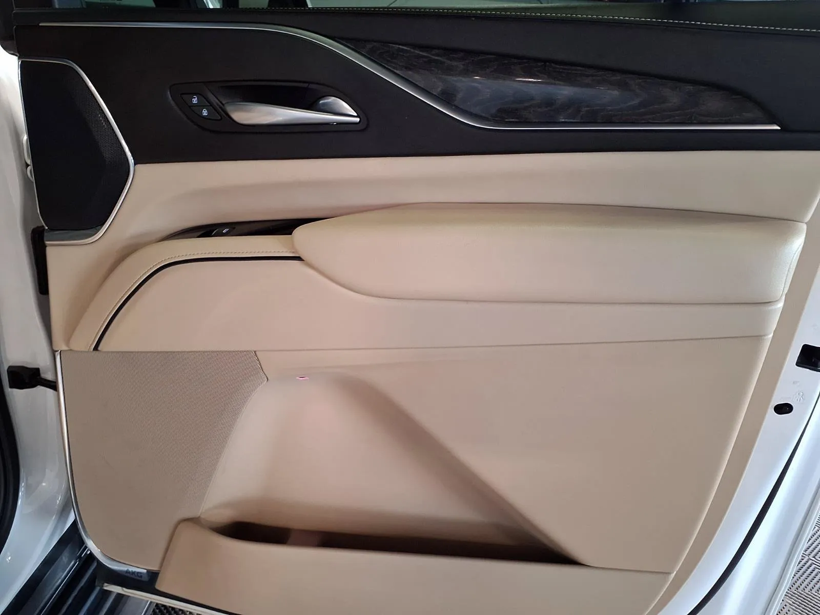 Cadillac Escalade ESV photo 10
