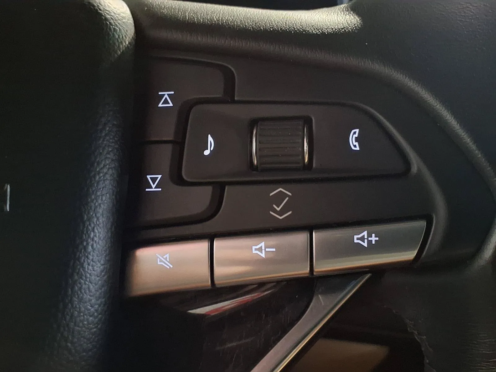 Cadillac Escalade ESV photo 30