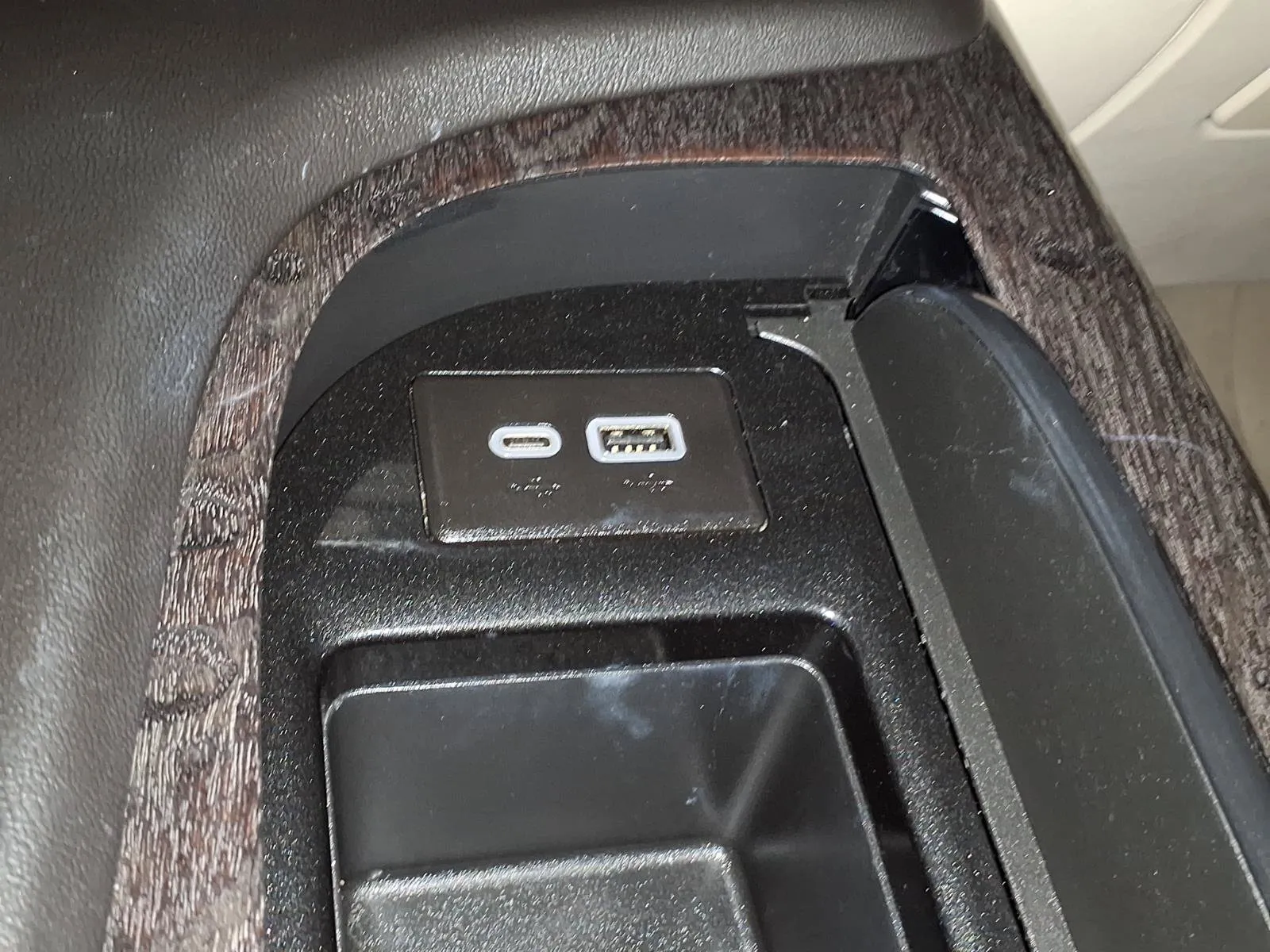 Cadillac Escalade ESV photo 25