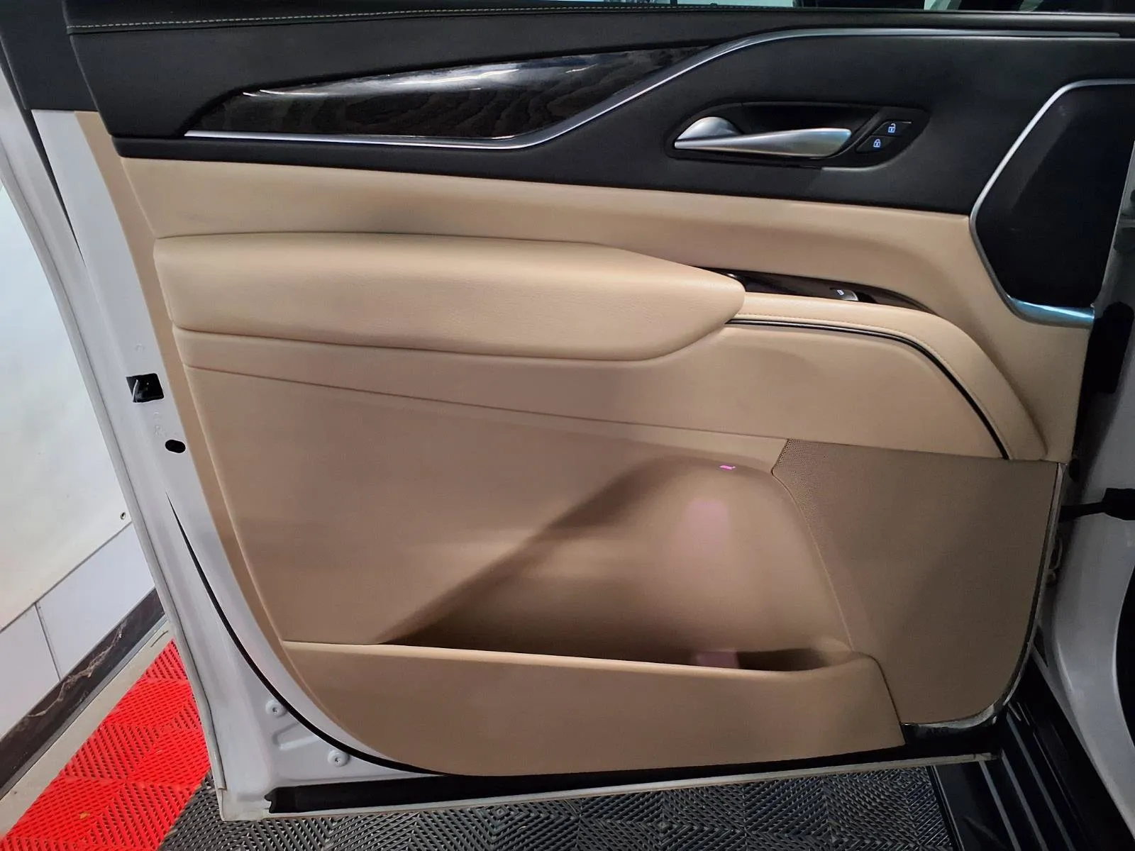 Cadillac Escalade ESV photo 16