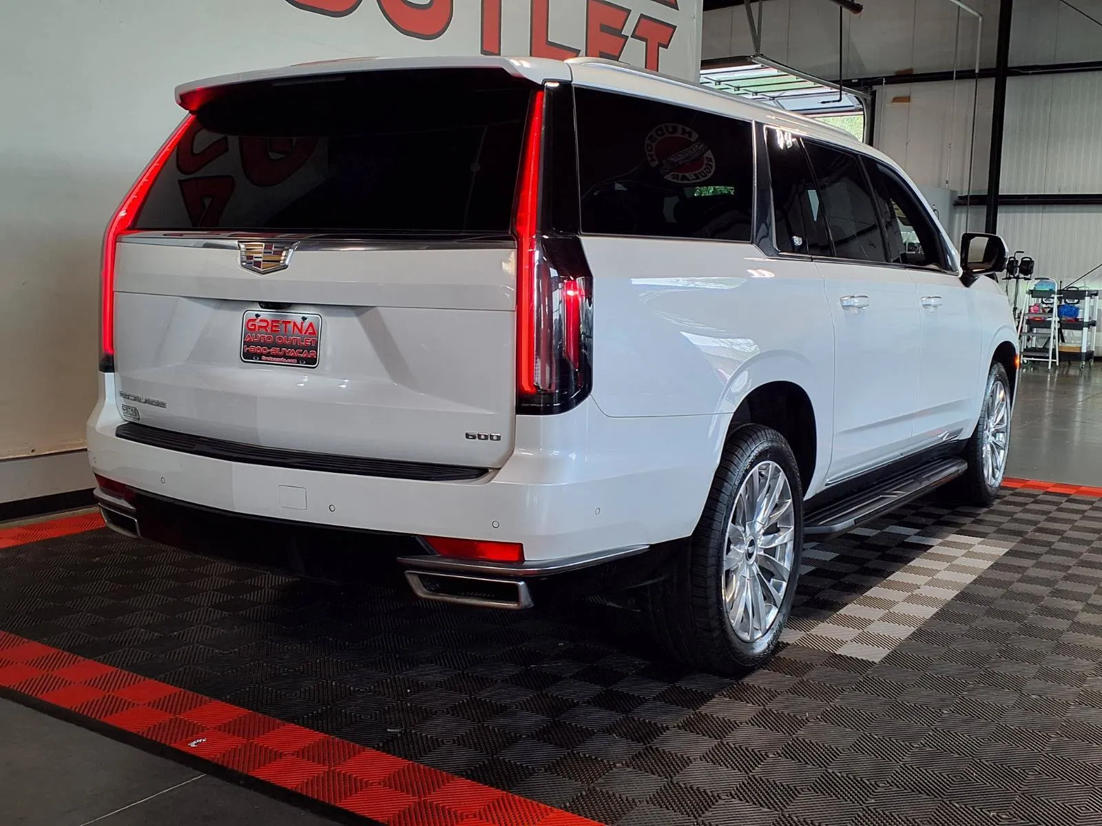 Cadillac Escalade ESV photo 9
