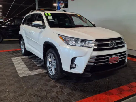 Photos of 2019 Toyota Highlander Limited for sale in Gretna, NE at Gretna Auto Outlet