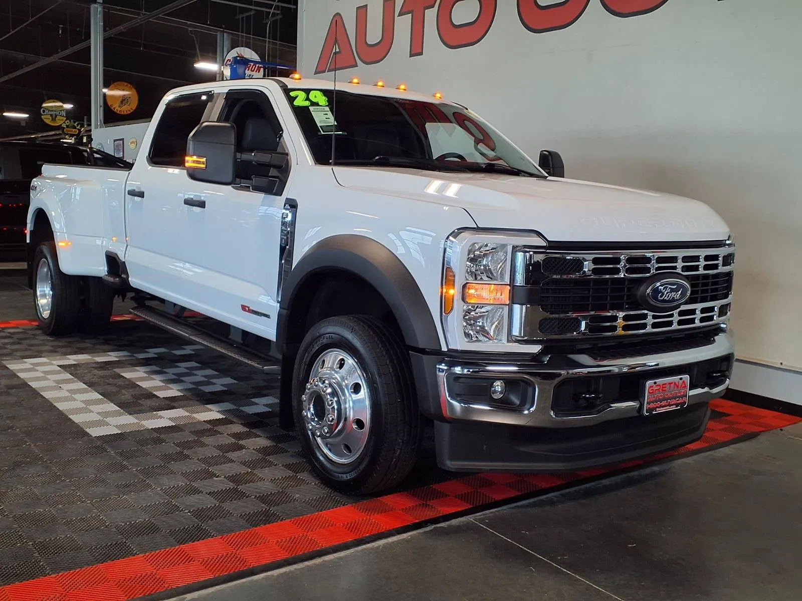 Ford F-450 photo 2