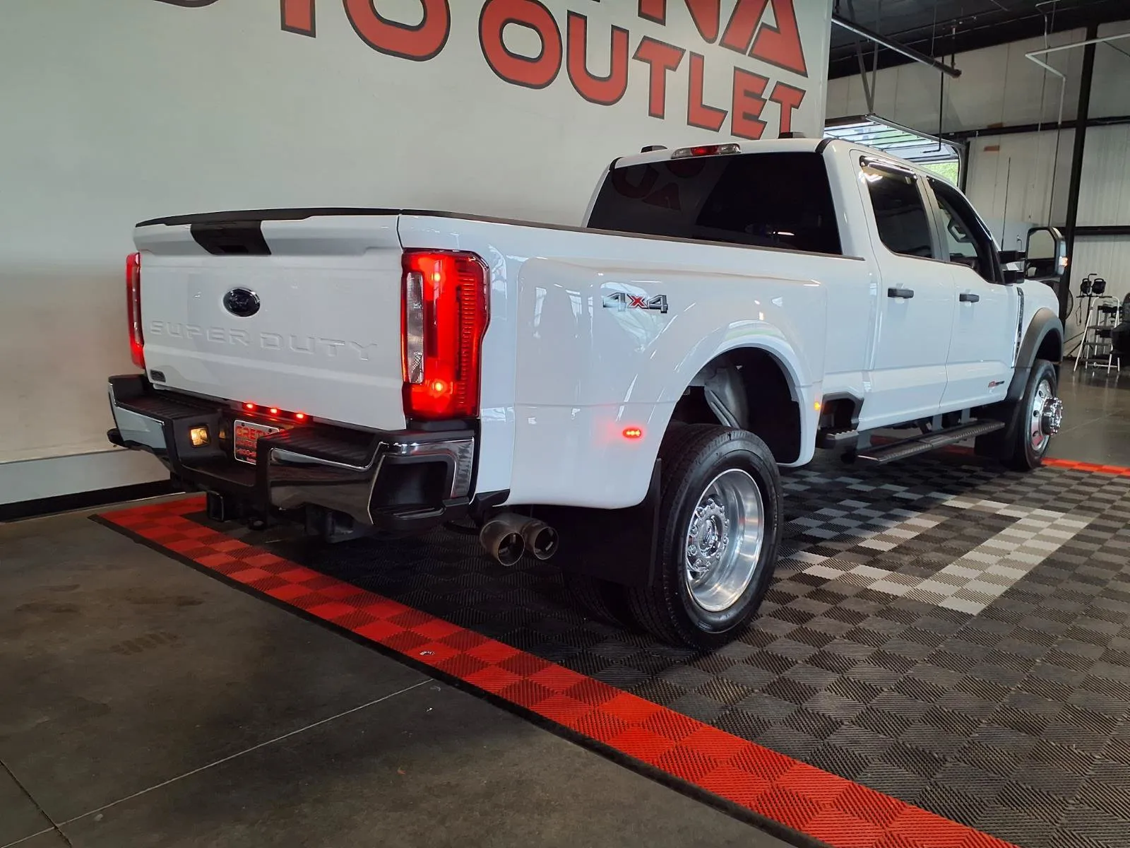 Ford F-450 photo 8