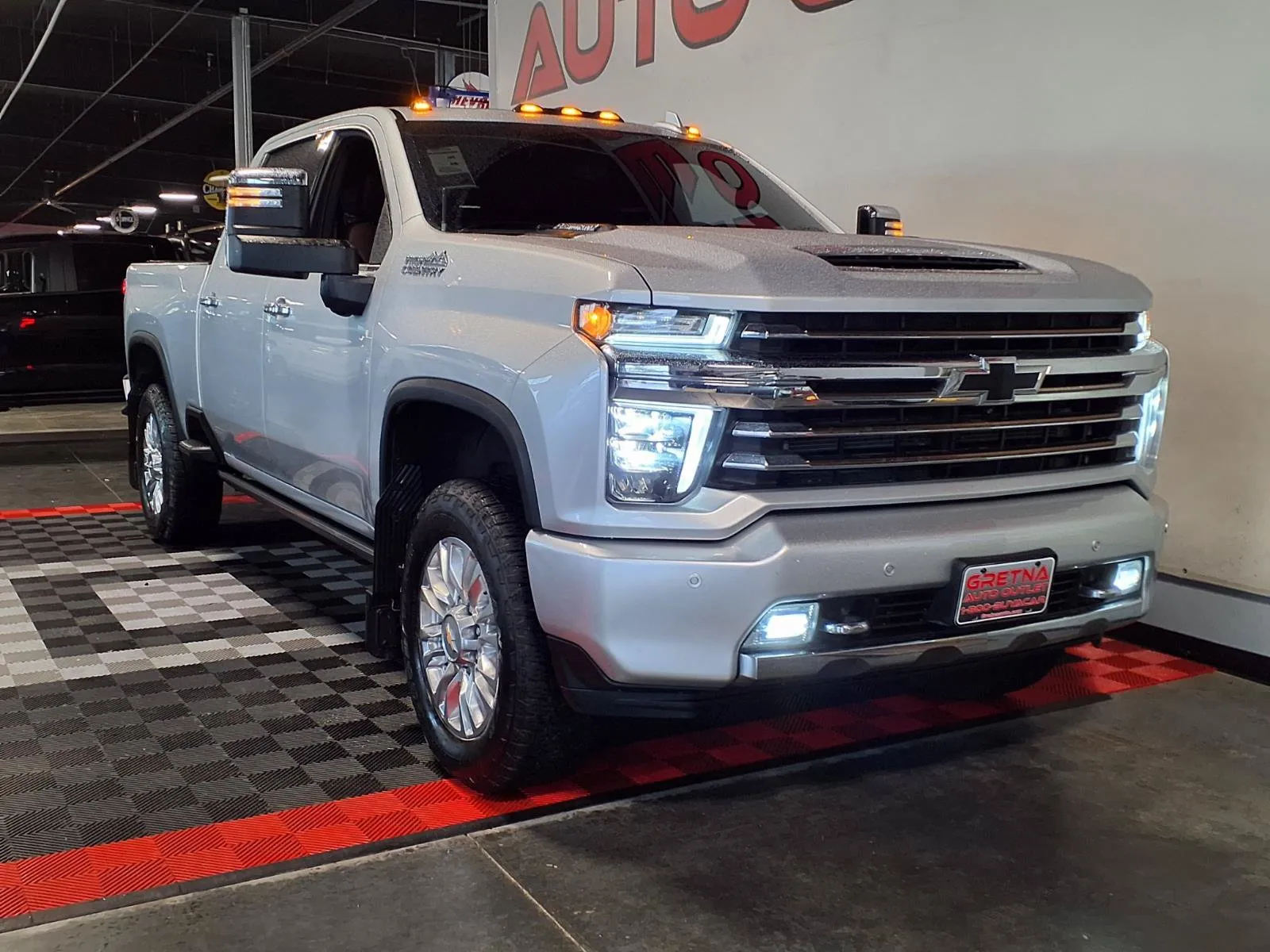 Chevrolet Silverado photo 2