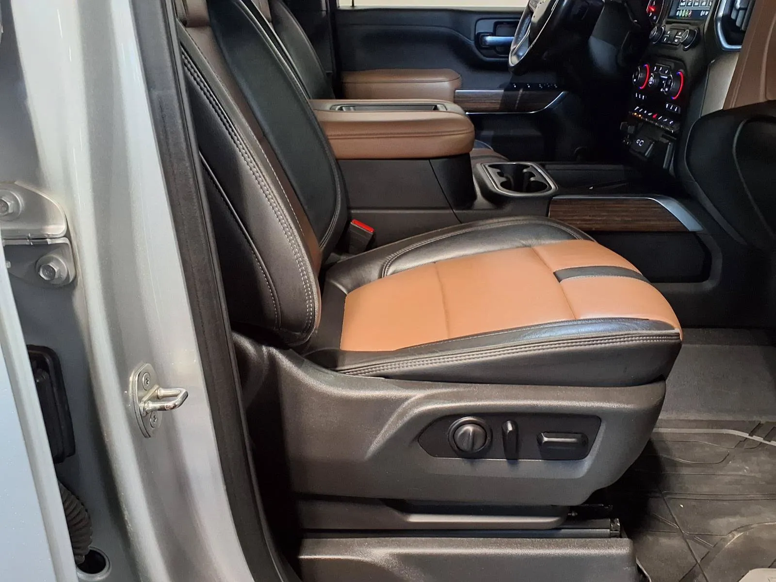 Chevrolet Silverado photo 11