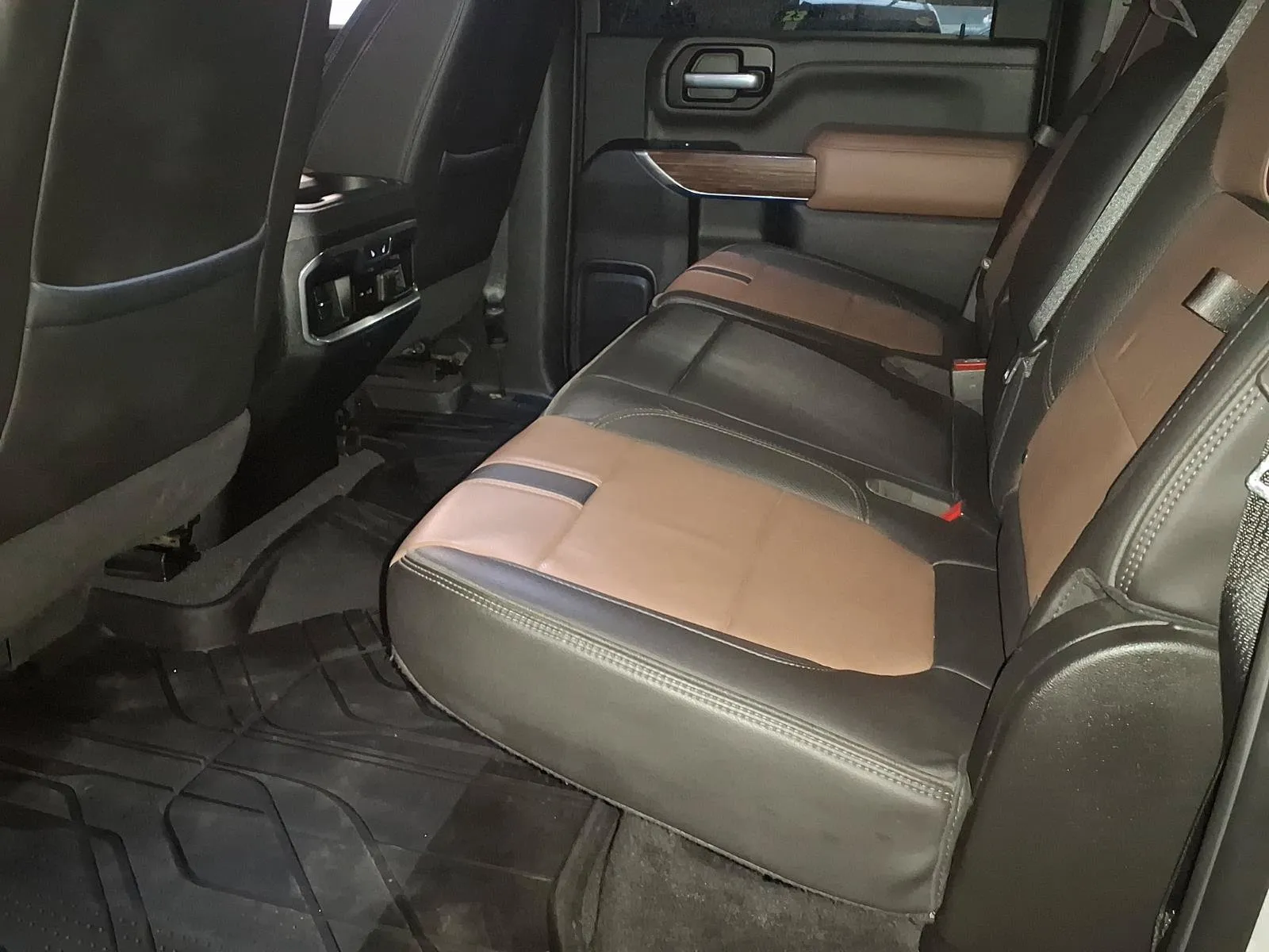 Chevrolet Silverado photo 13