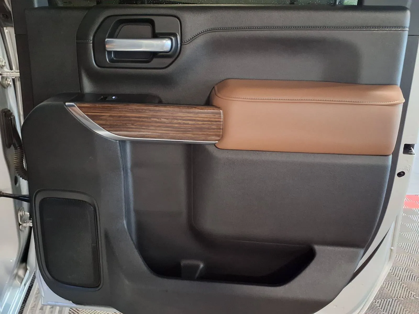 Chevrolet Silverado photo 8