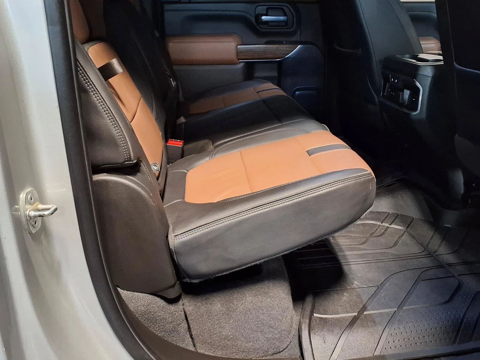 Chevrolet Silverado photo 9