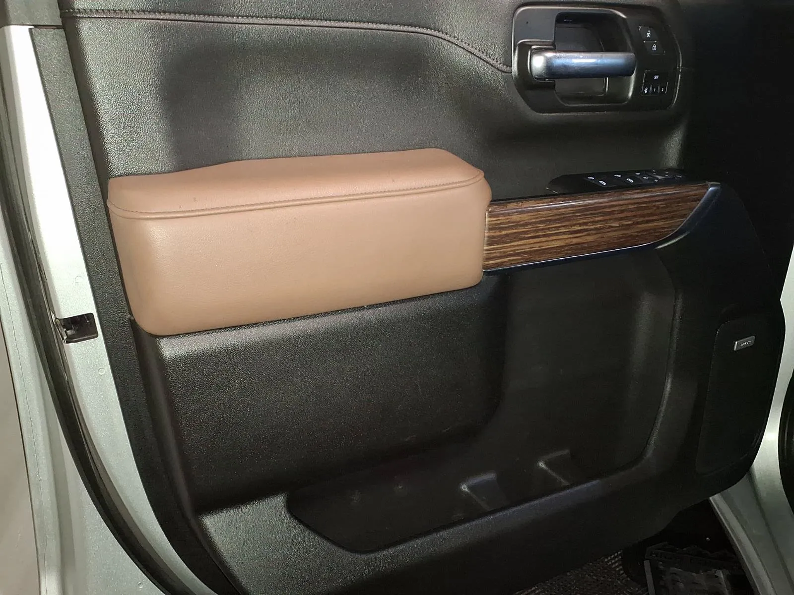 Chevrolet Silverado photo 14