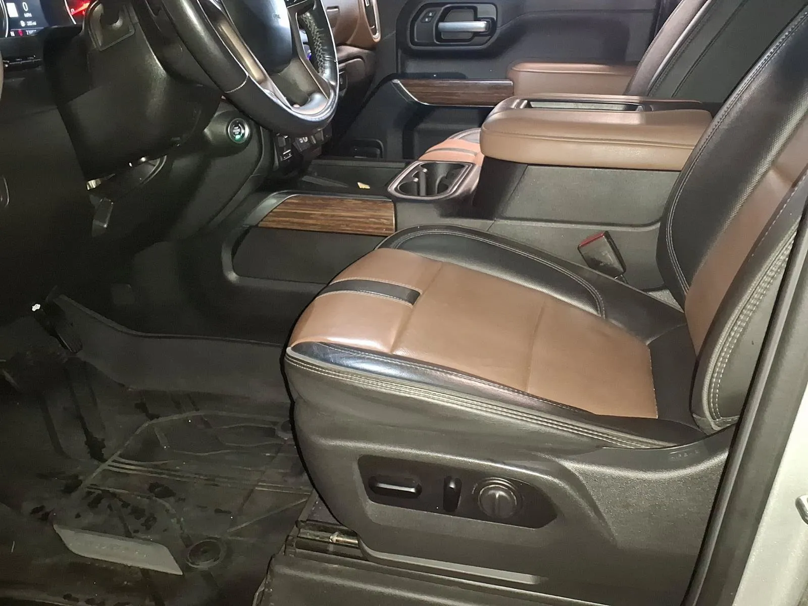 Chevrolet Silverado photo 15