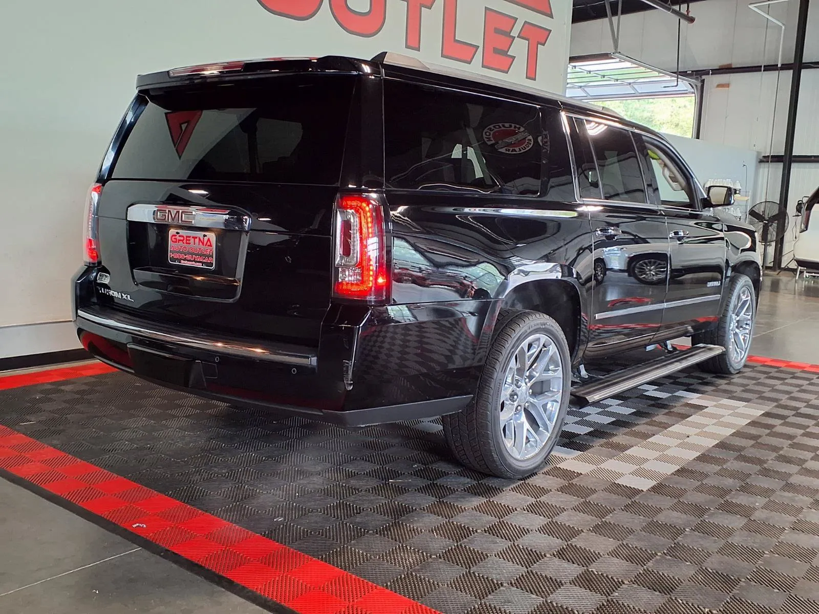 GMC Yukon XL photo 9