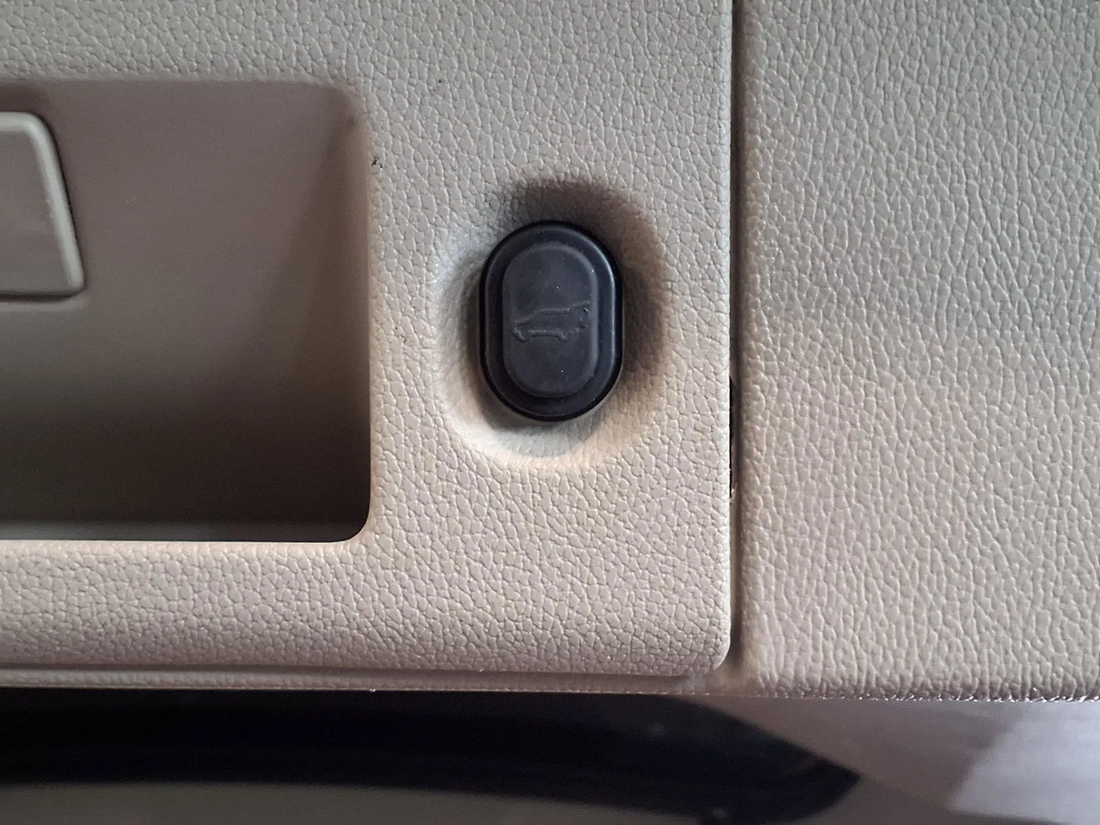 GMC Yukon XL photo 8