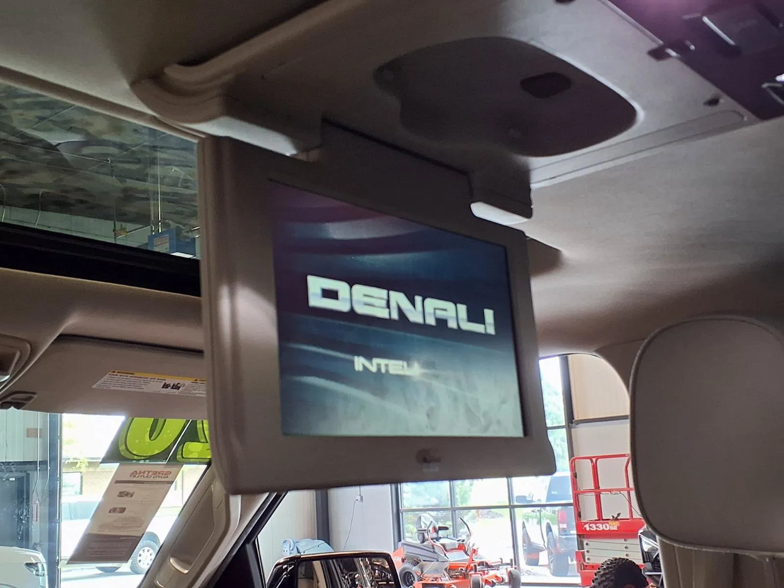 GMC Yukon XL photo 16