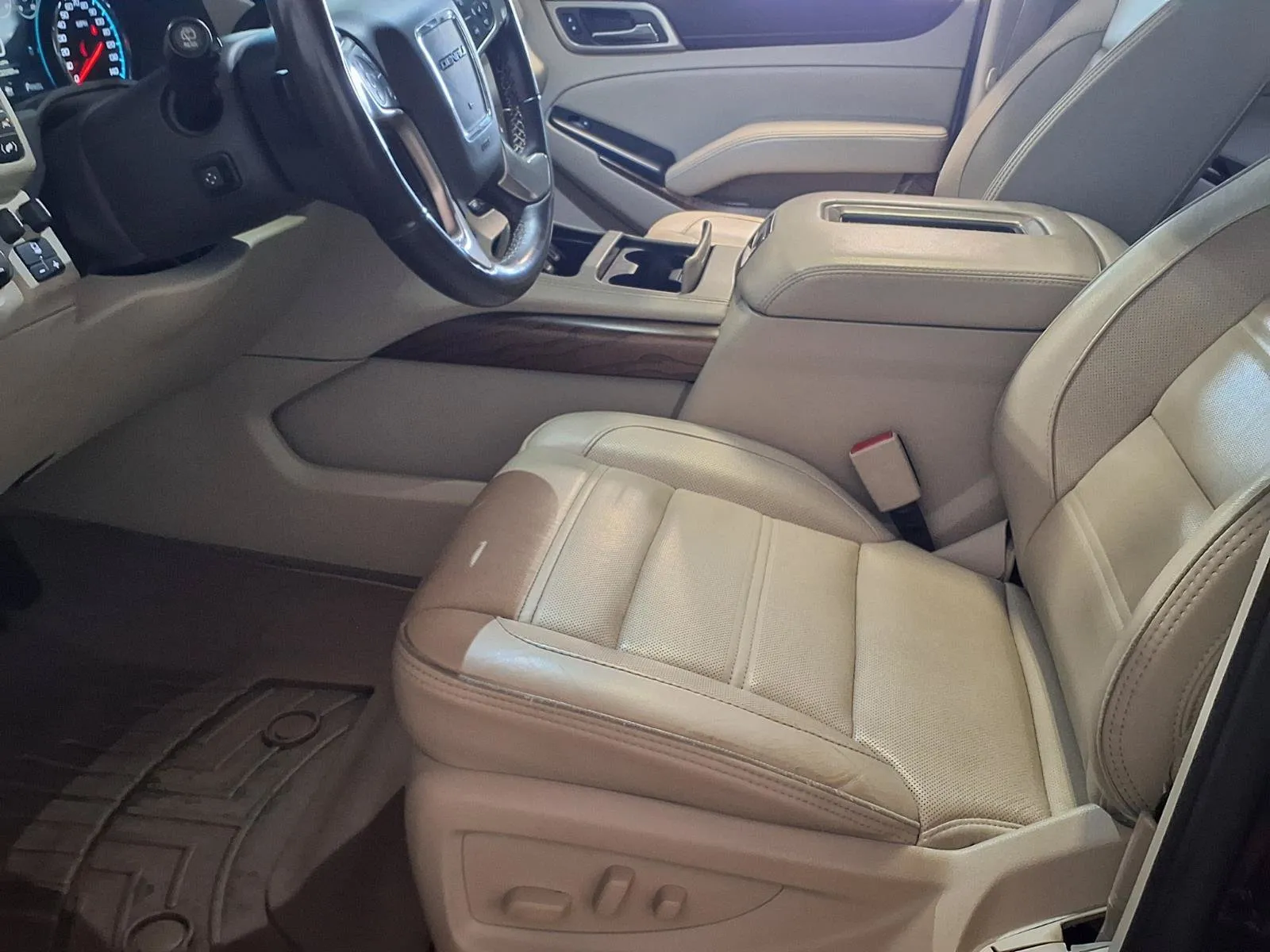 GMC Yukon XL photo 18