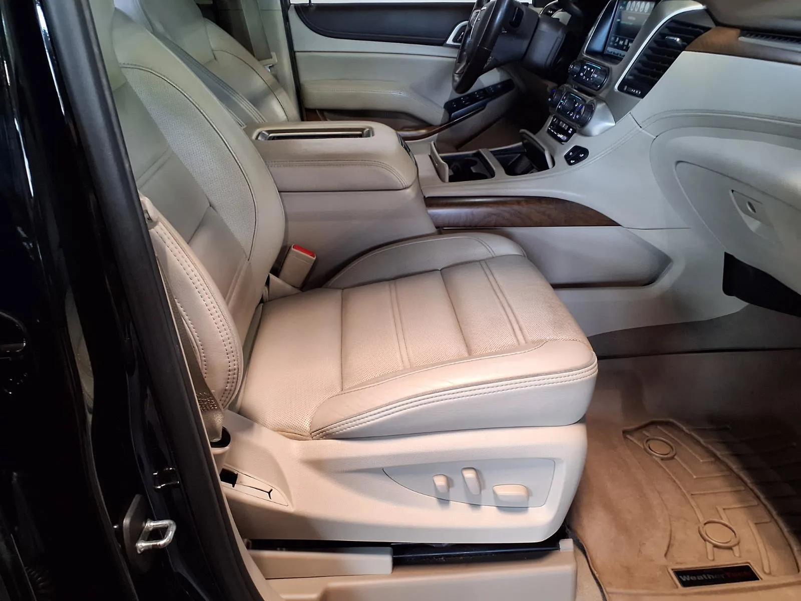 GMC Yukon XL photo 13