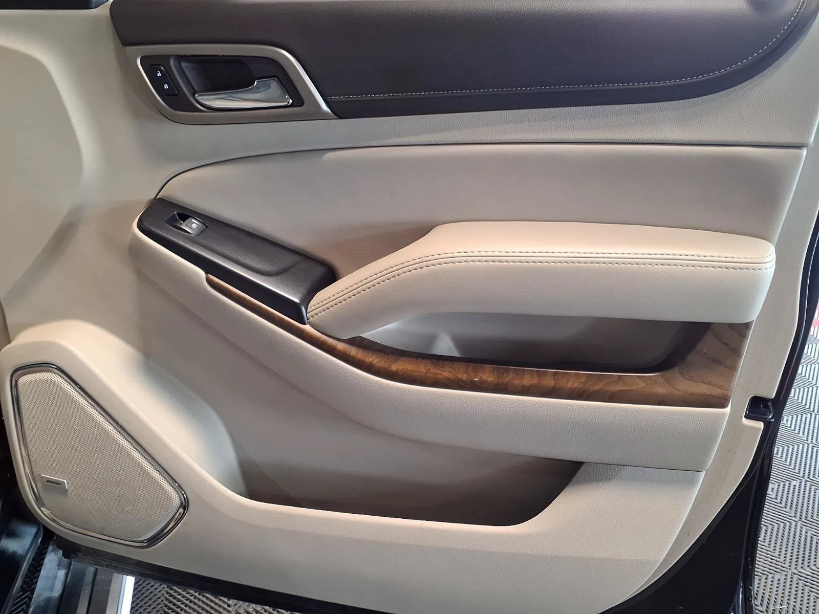 GMC Yukon XL photo 12