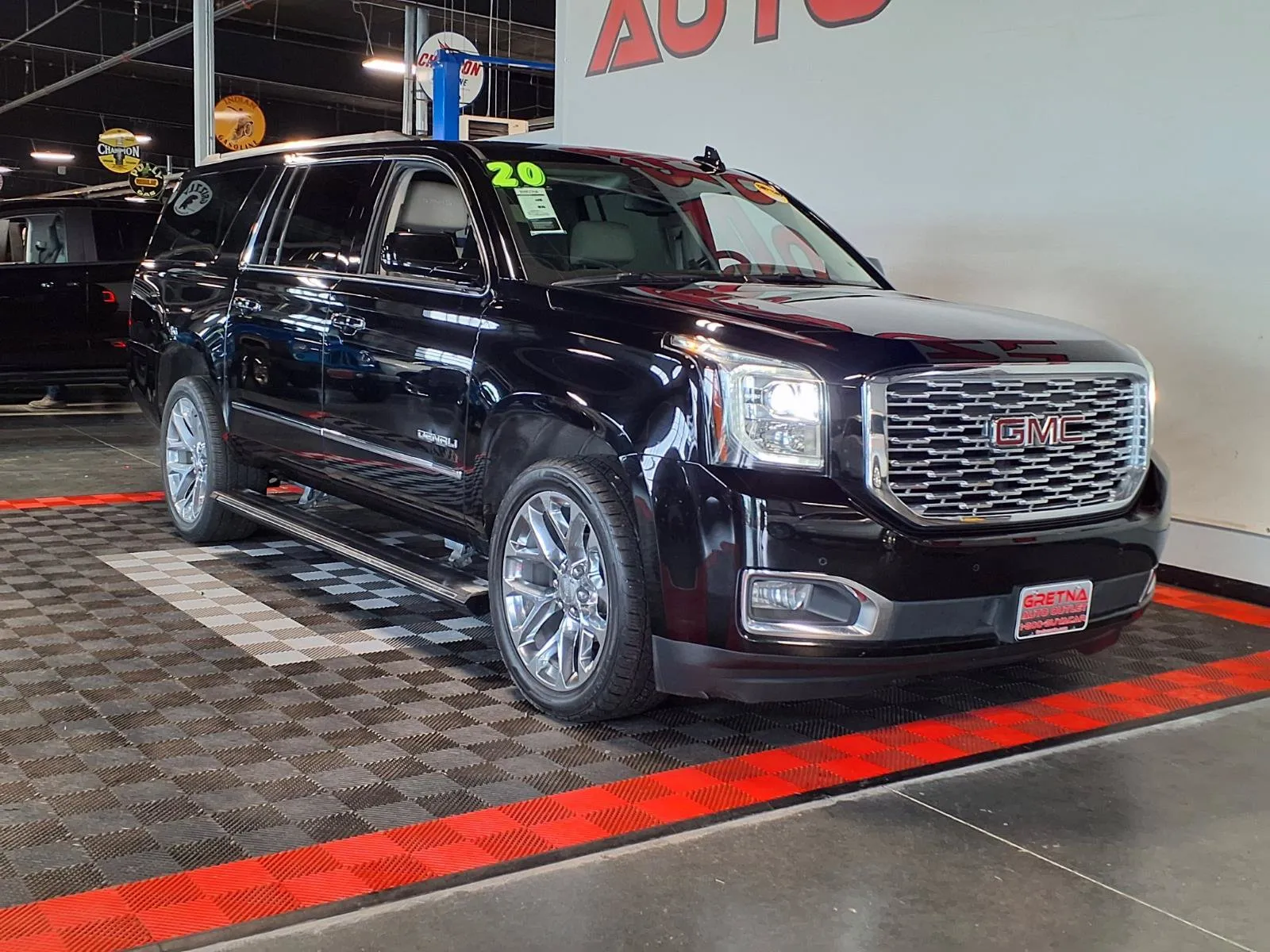 GMC Yukon XL photo 2