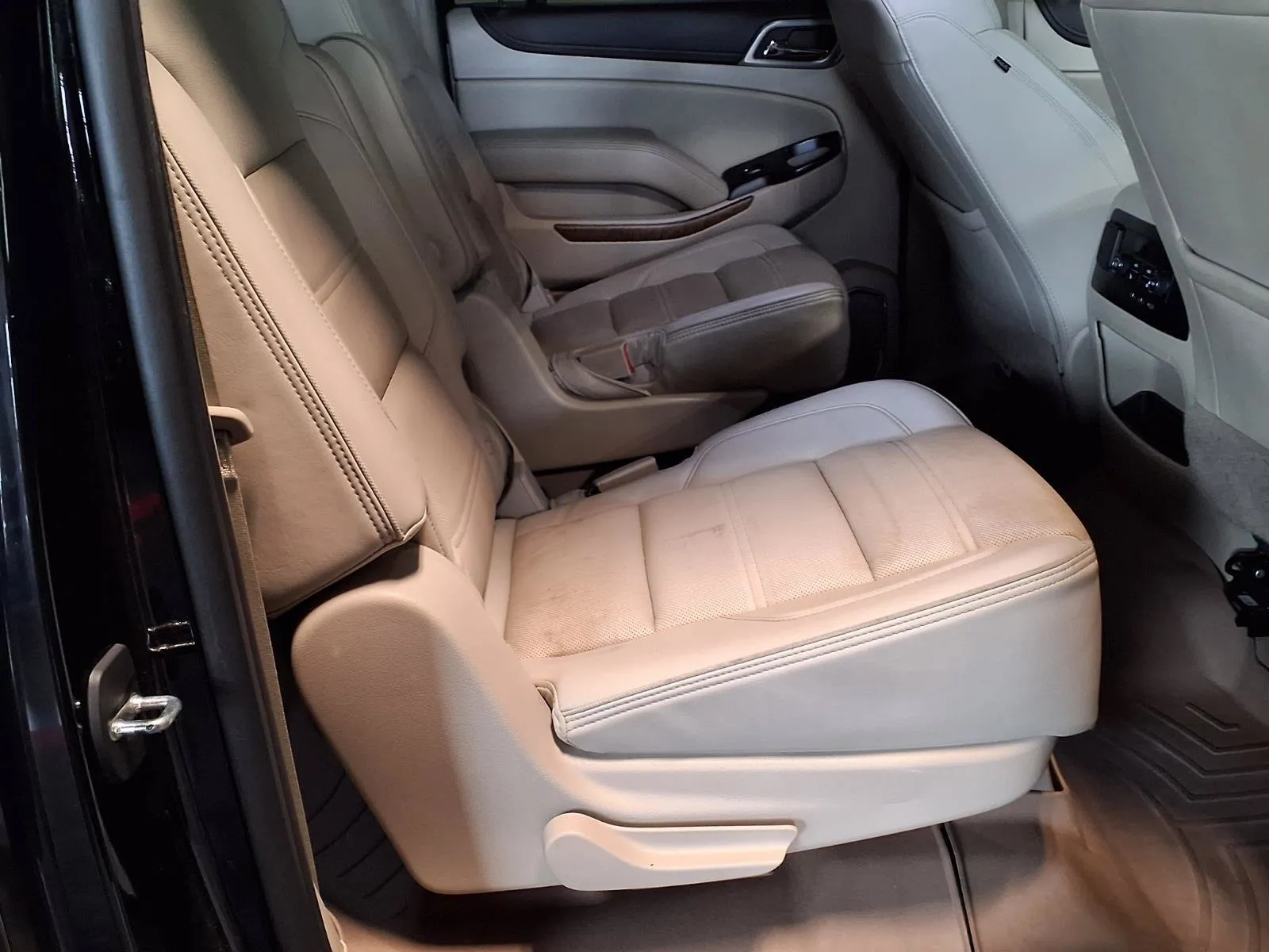 GMC Yukon XL photo 11