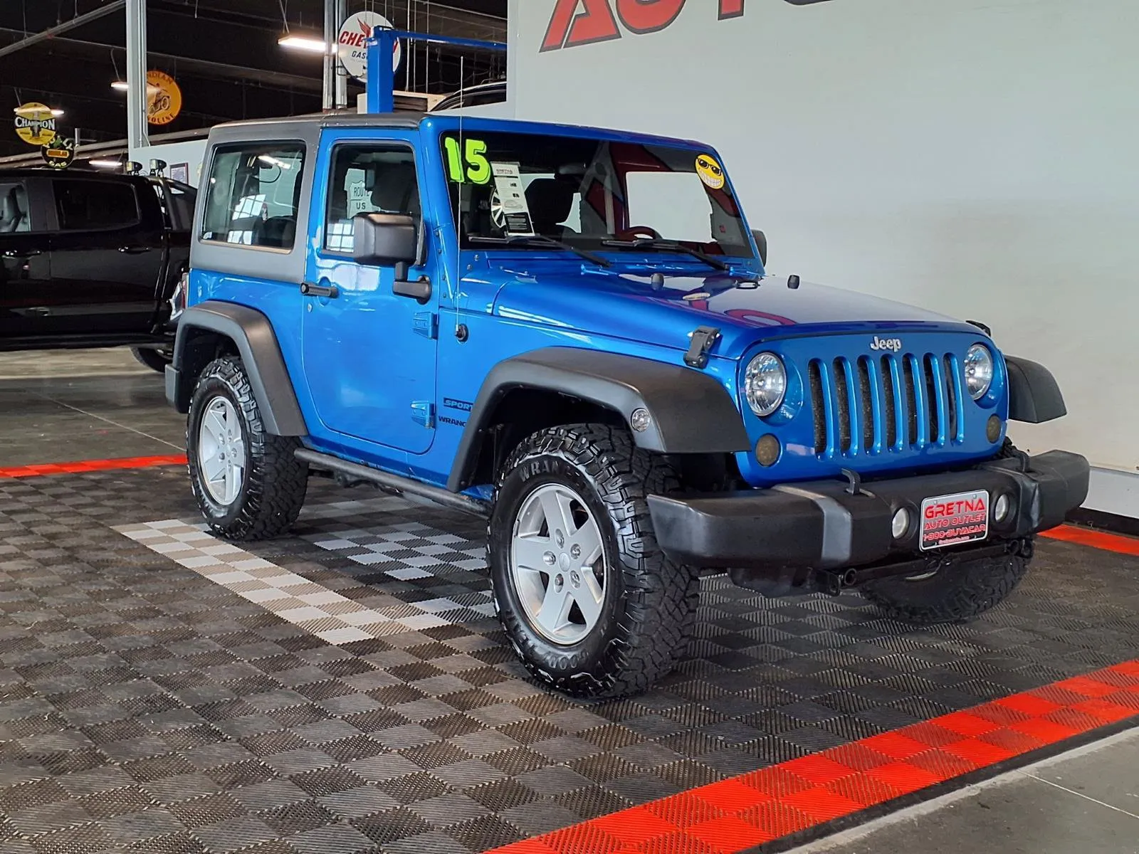 Jeep Wrangler photo 2