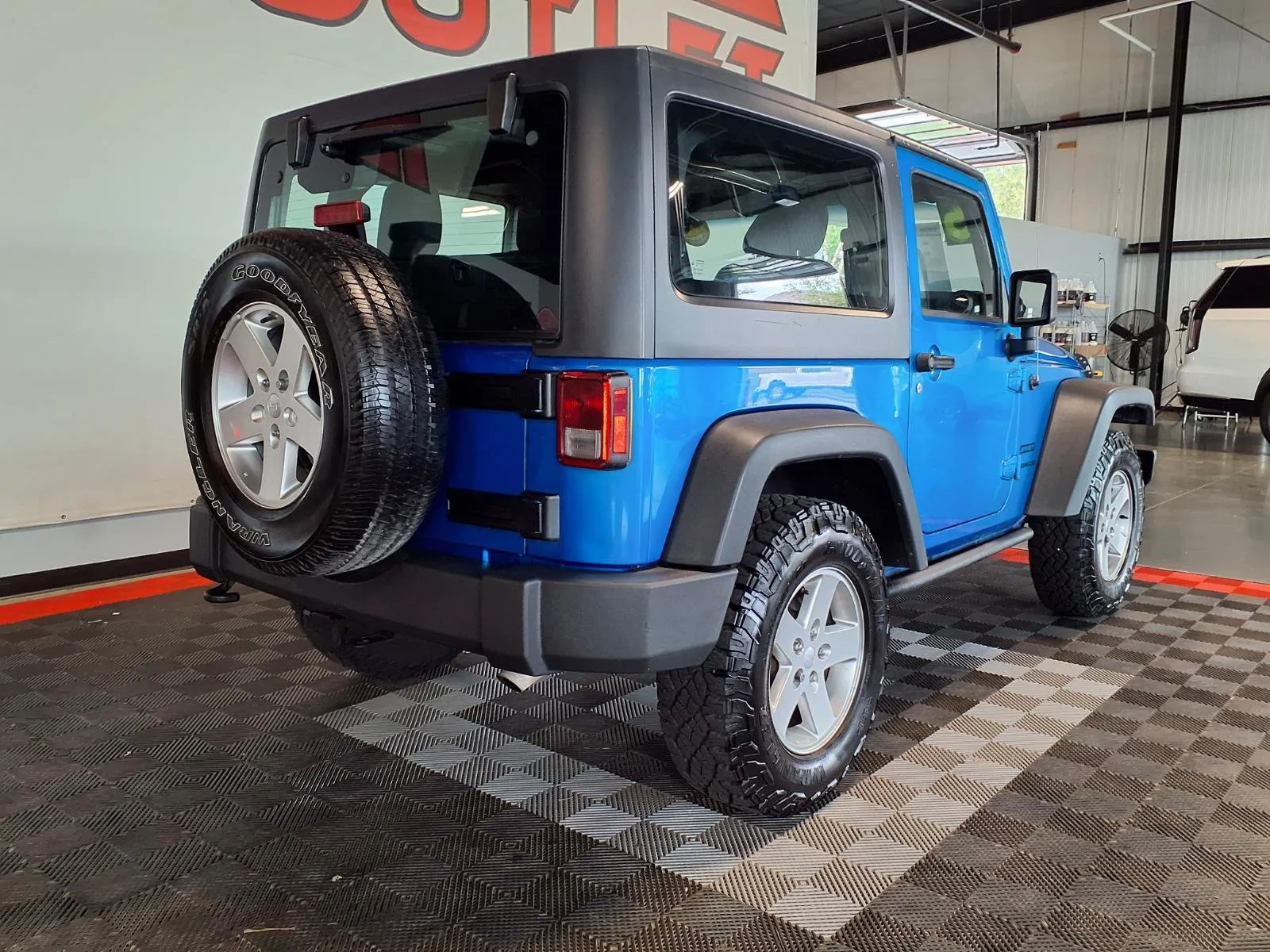 Jeep Wrangler photo 8