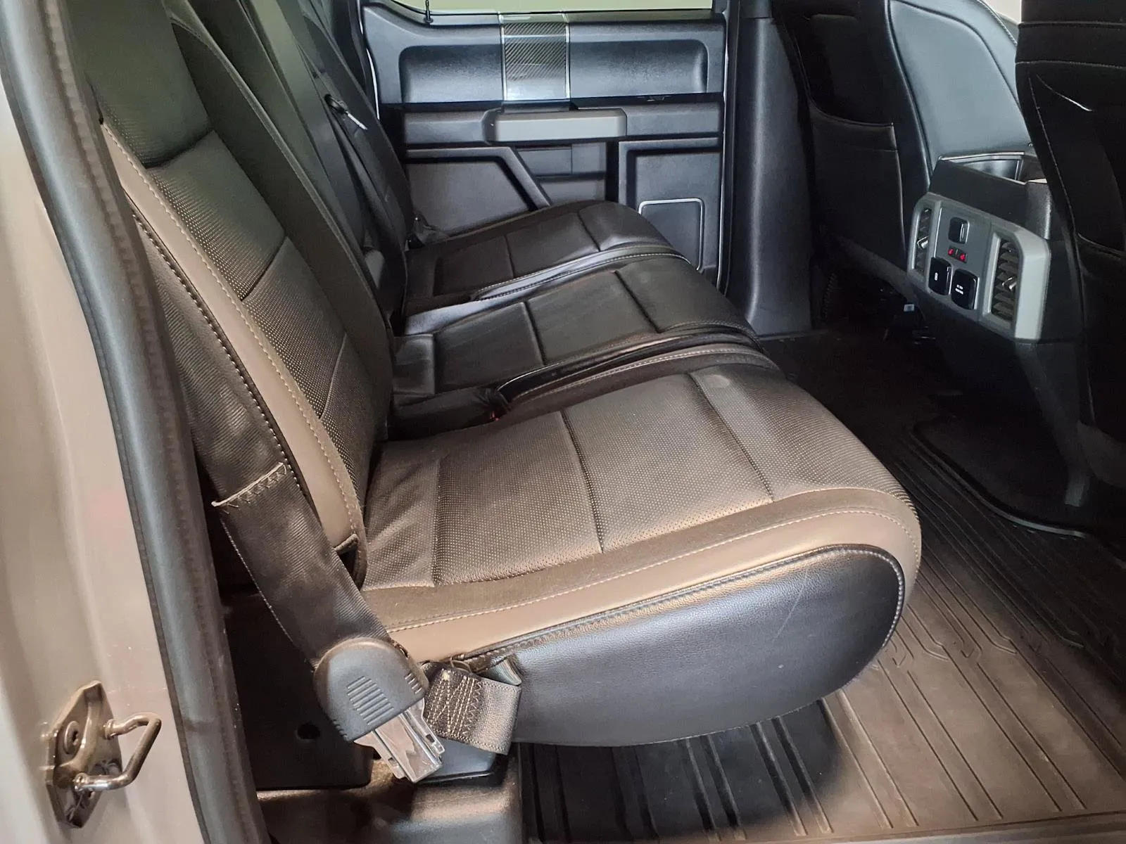 Ford F-150 photo 9