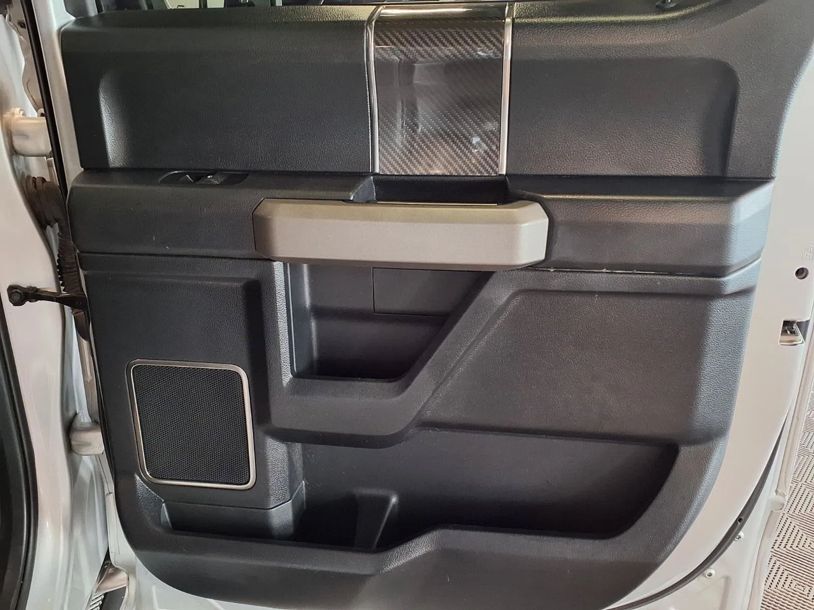 Ford F-150 photo 8
