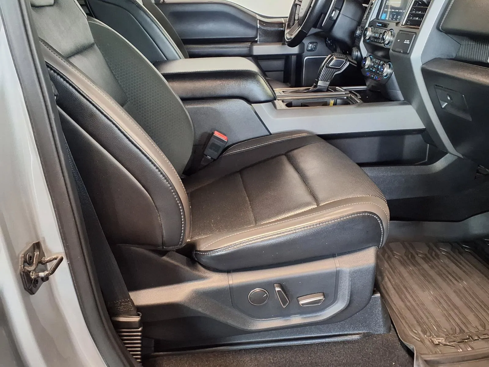 Ford F-150 photo 11