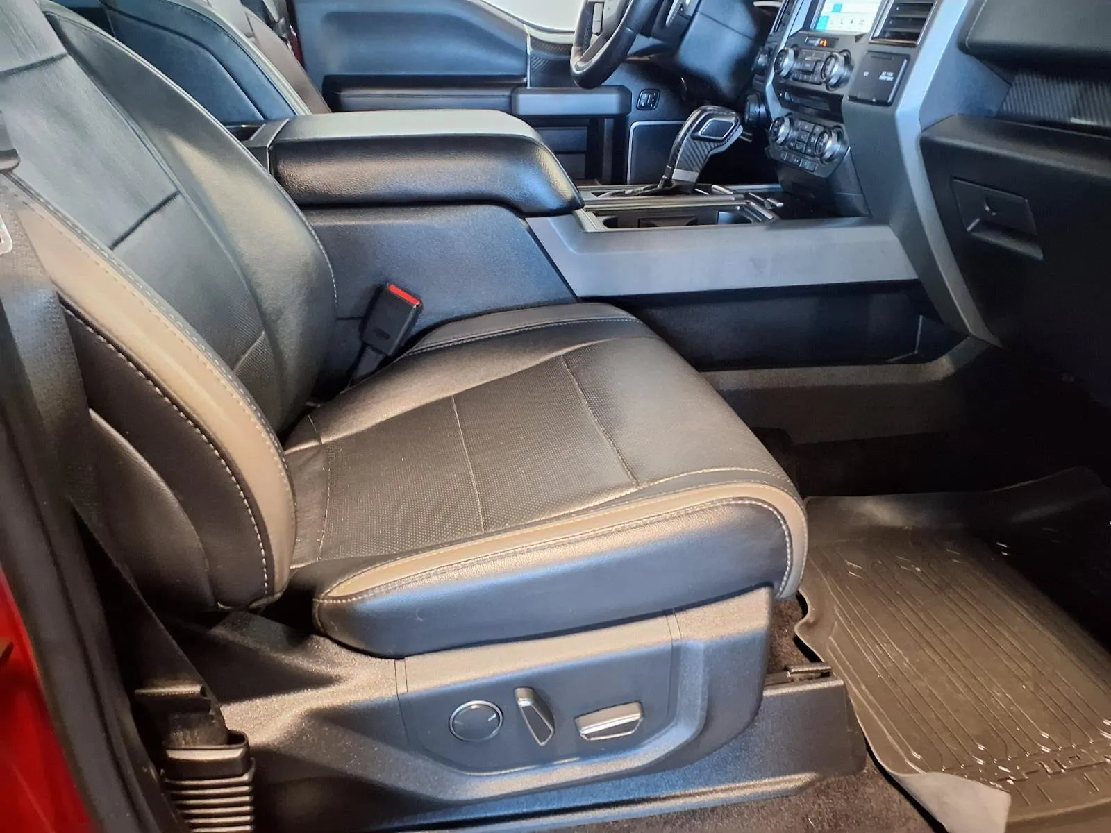 Ford F-150 photo 11