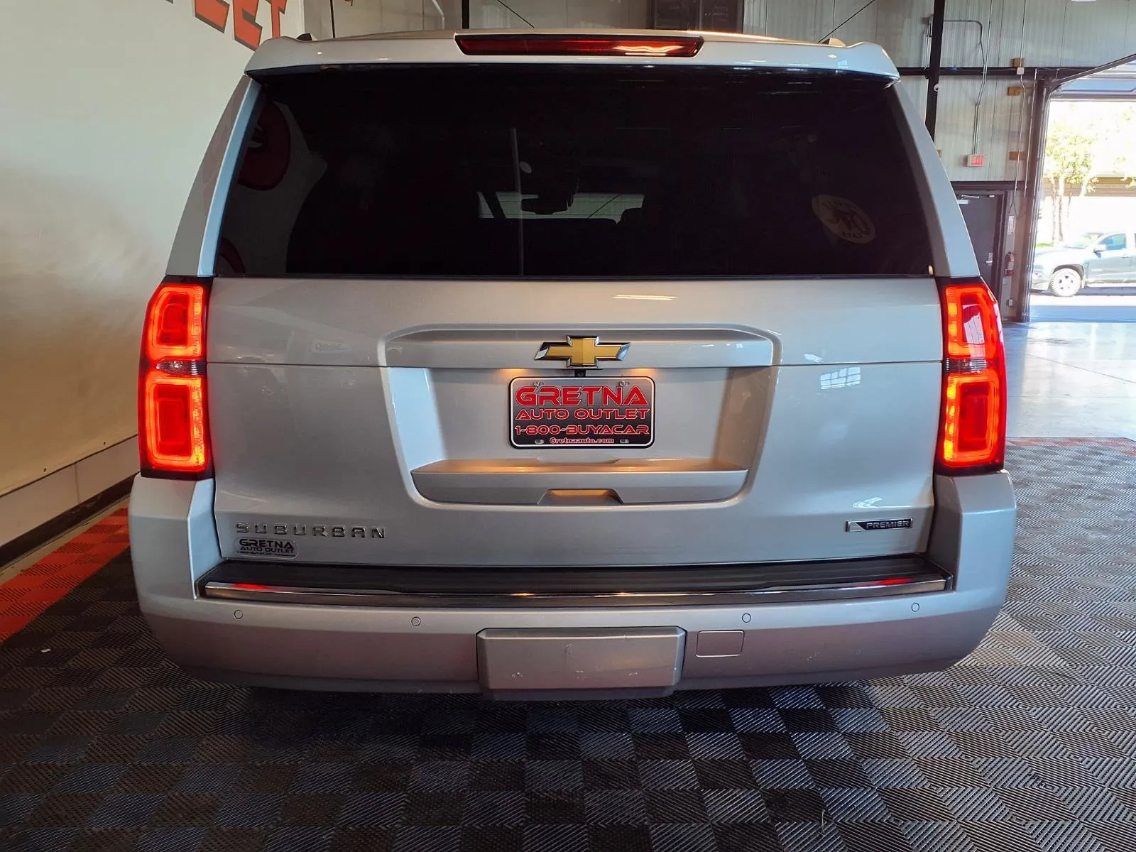 Chevrolet Suburban photo 6