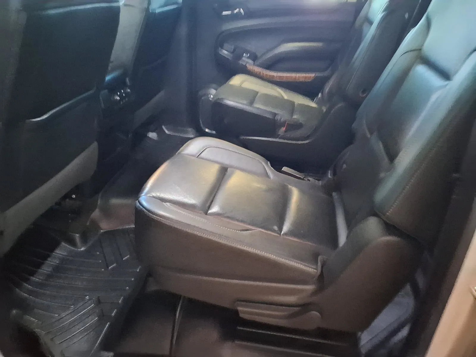 Chevrolet Suburban photo 15