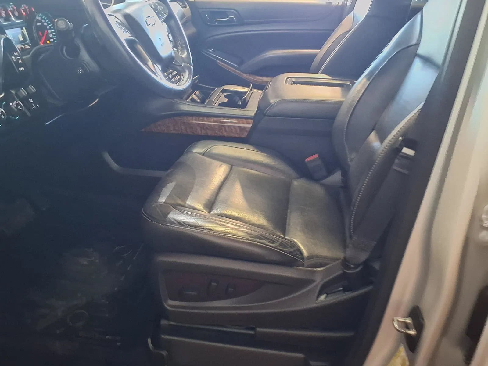 Chevrolet Suburban photo 17