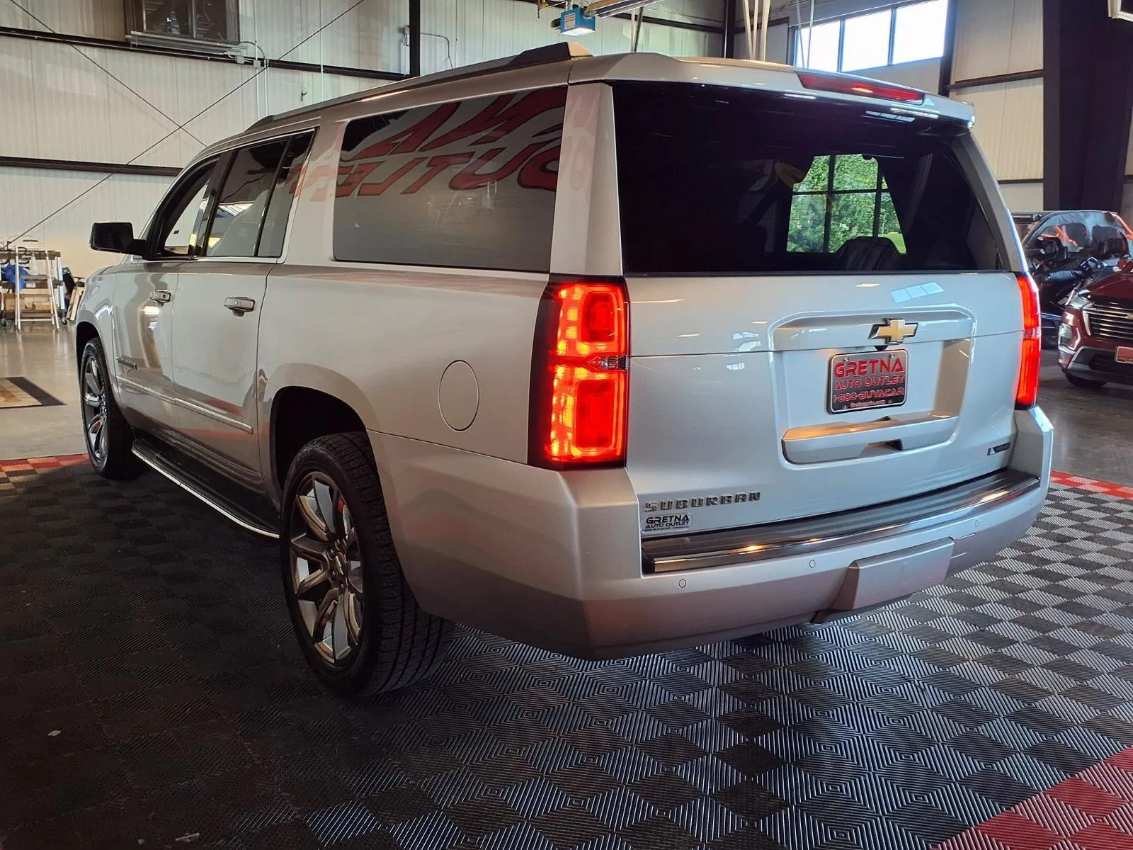Chevrolet Suburban photo 5