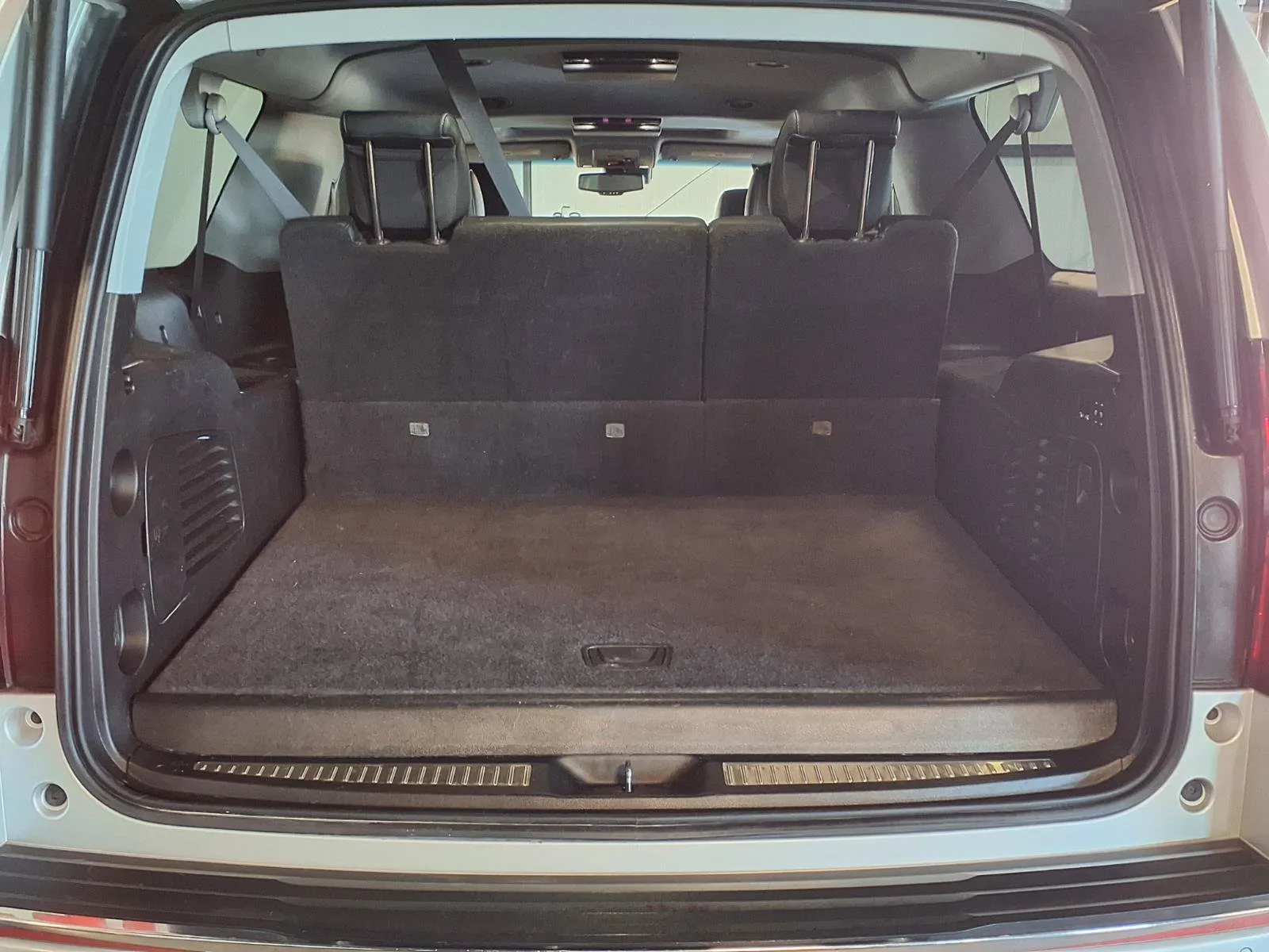 Chevrolet Suburban photo 7