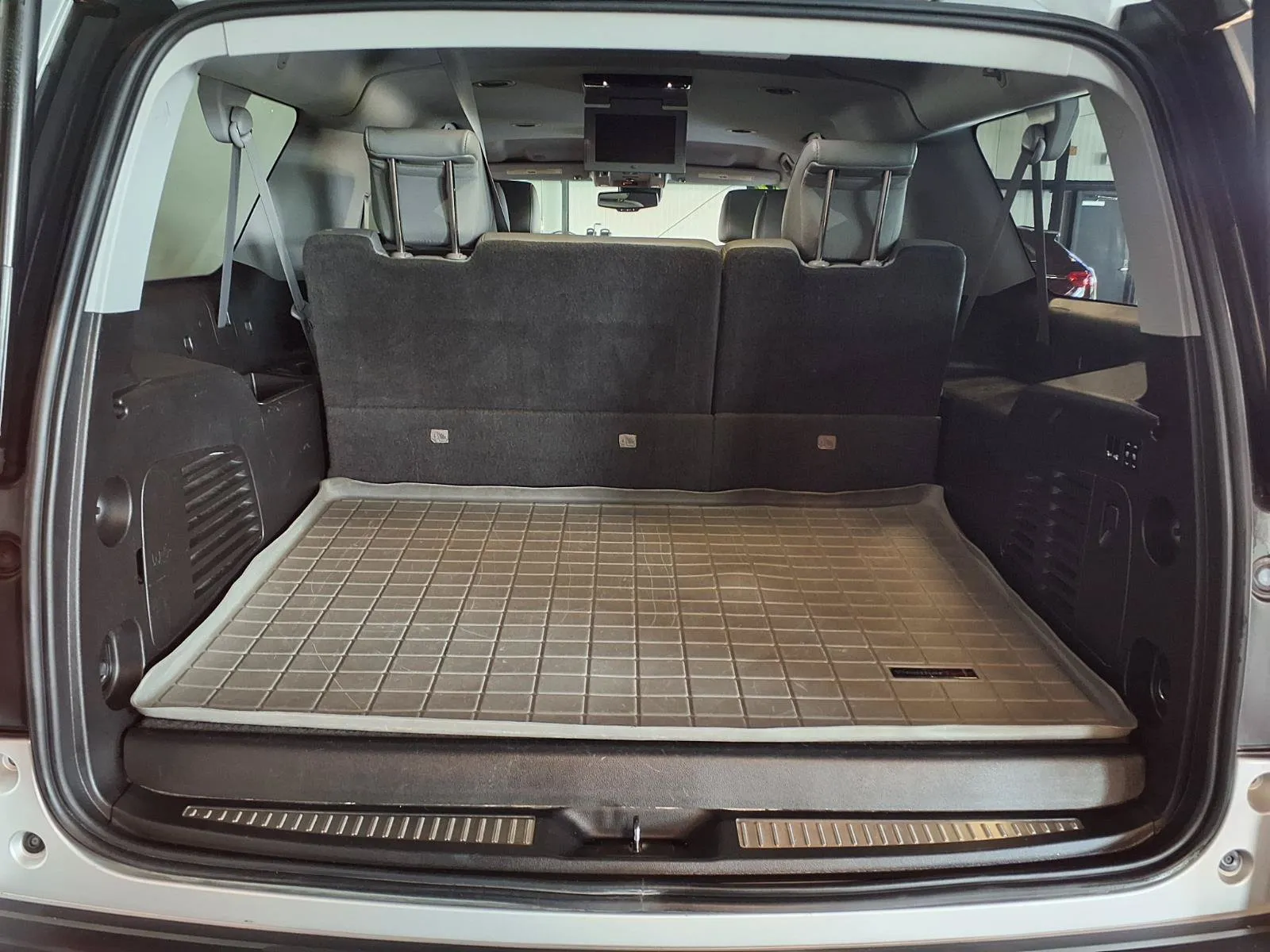 Chevrolet Suburban photo 7