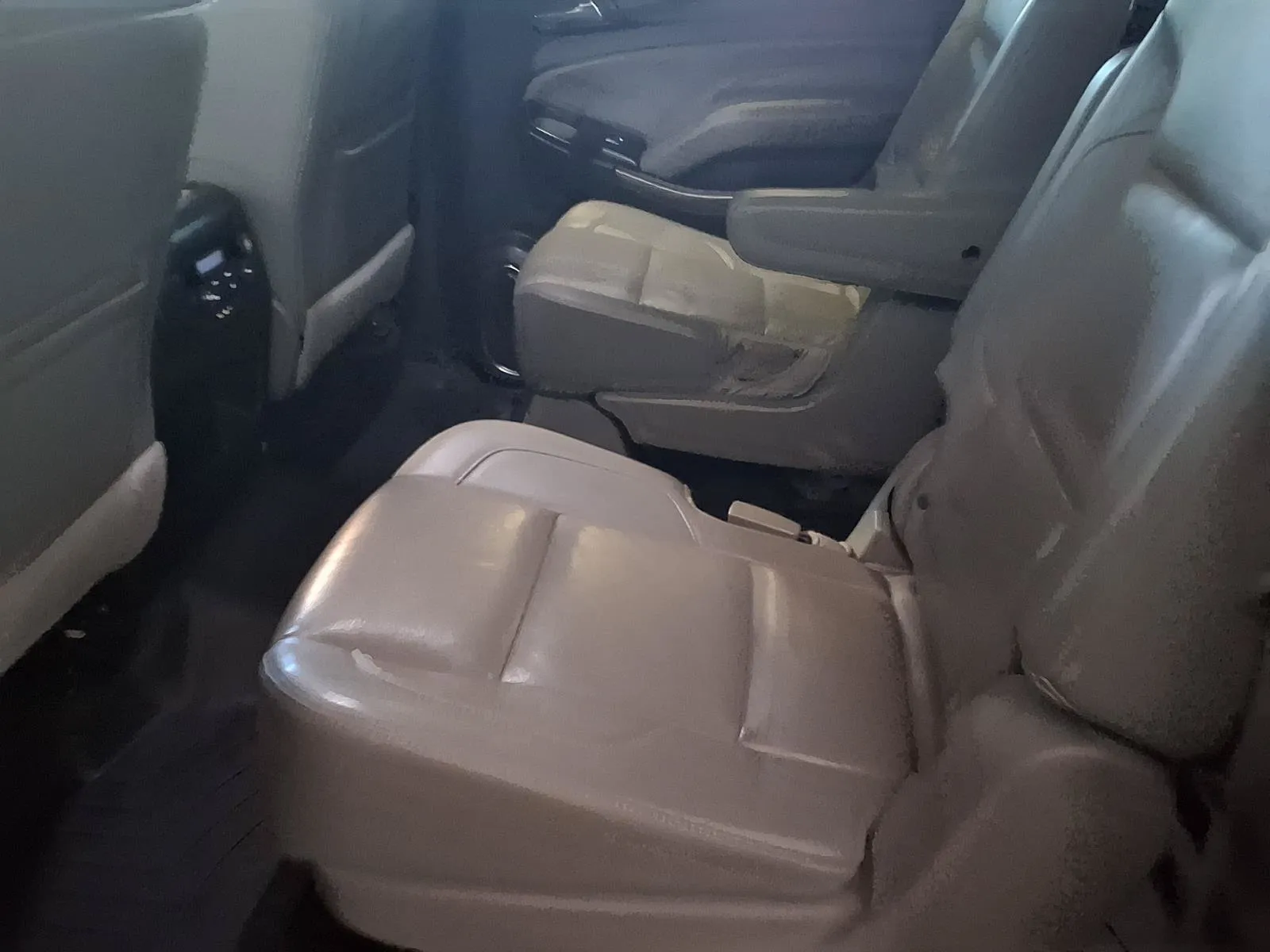 Chevrolet Suburban photo 15