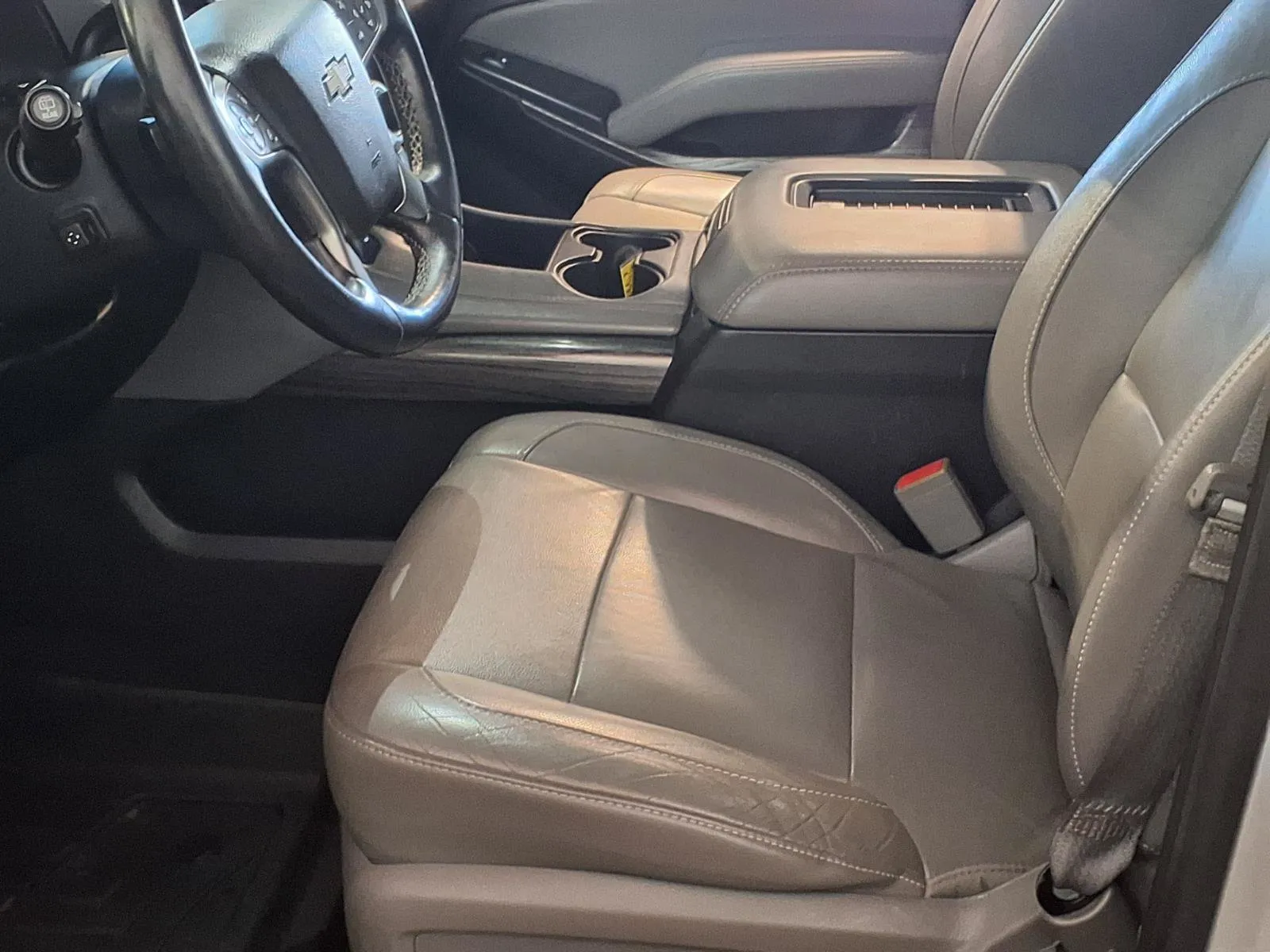 Chevrolet Suburban photo 18