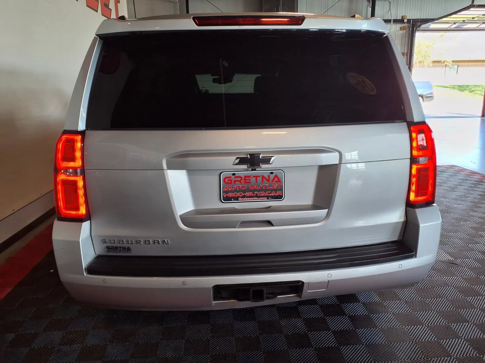 Chevrolet Suburban photo 6